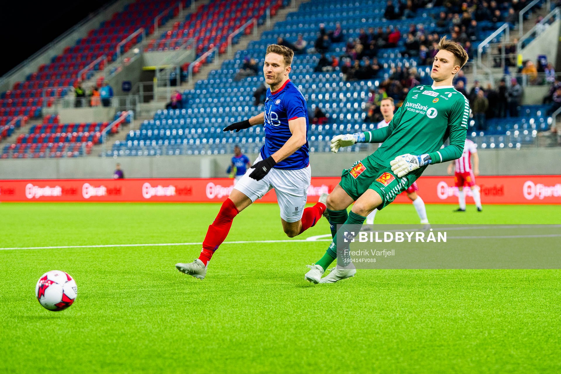 Matthías Vilhjálmsson of Vålerenga and goalkeeper Jakob