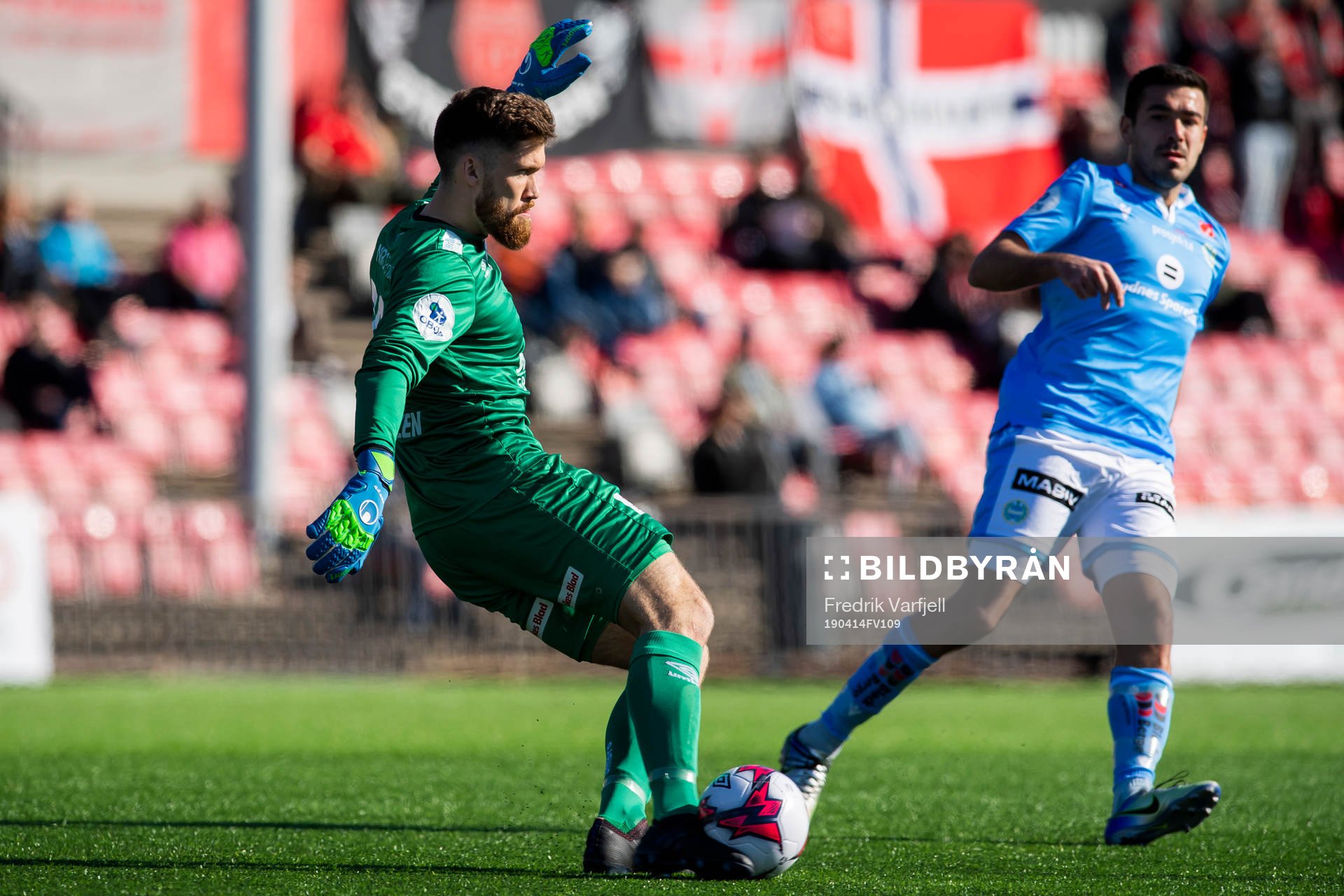 Goalkeeper Marius Berntzen of Strømmen and Sanel Kapidzic