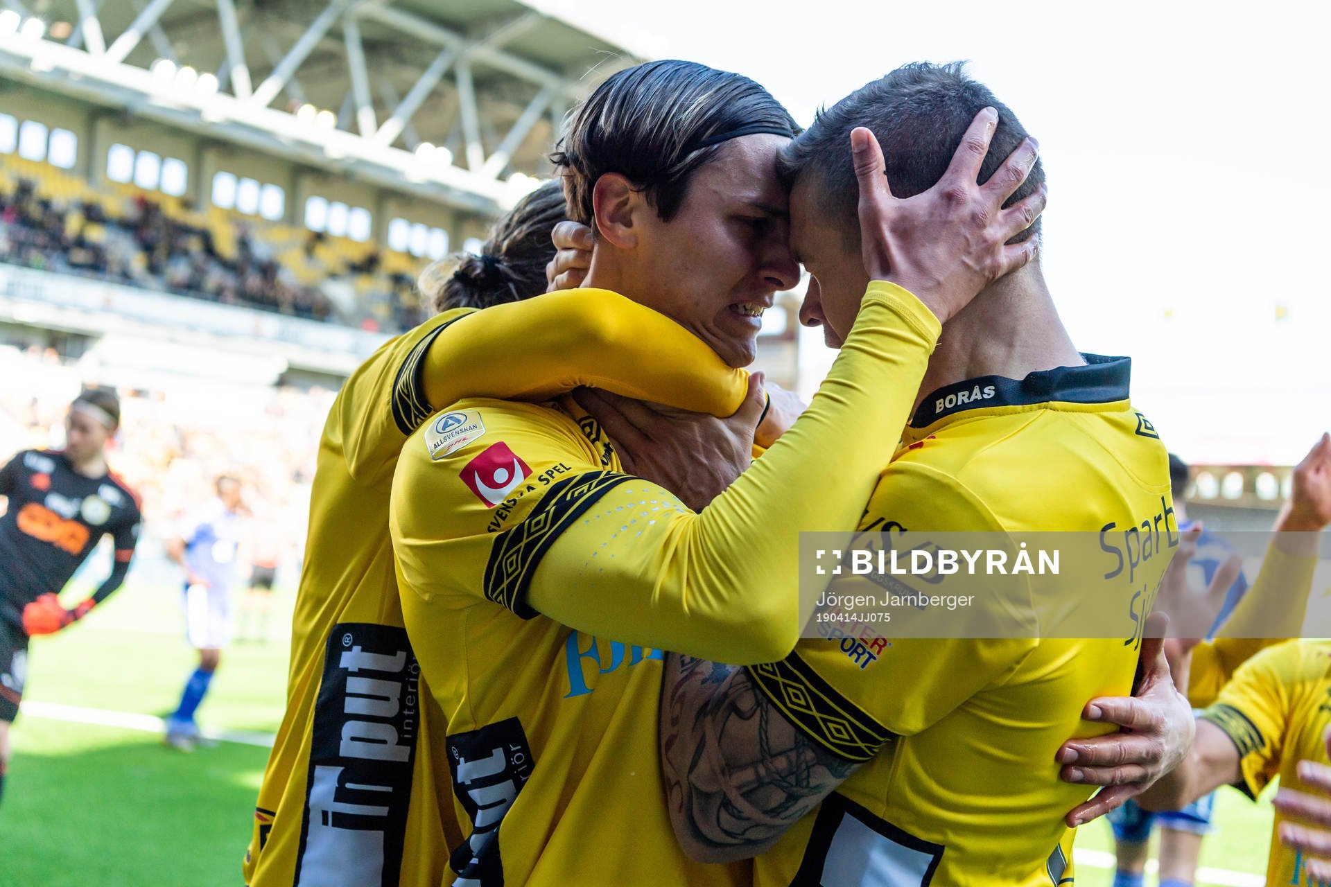 Elfsborgs Jonathan Levi har gjort 1-0 och klappas om av