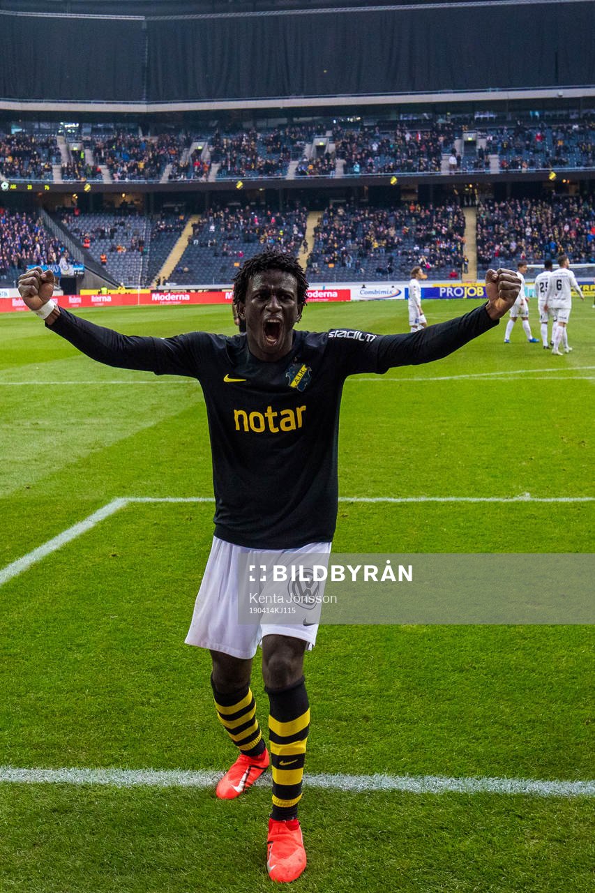 AIK:s Jack Lahne jublar efter 2-1 under fotbollsmatchen i Allsvenskan mellan AIK och Sirius den 14 april 2019 i Stockholm. 