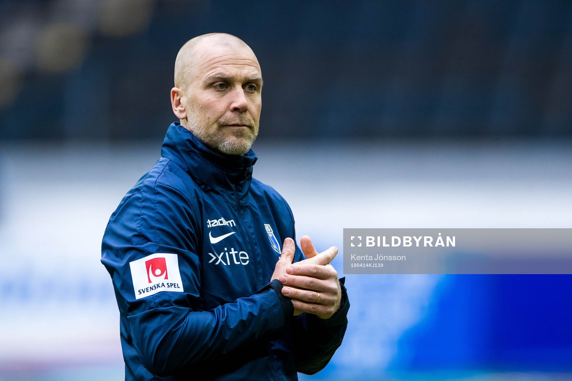 Sirius fystränare Johan Holmström på uppvärmningen