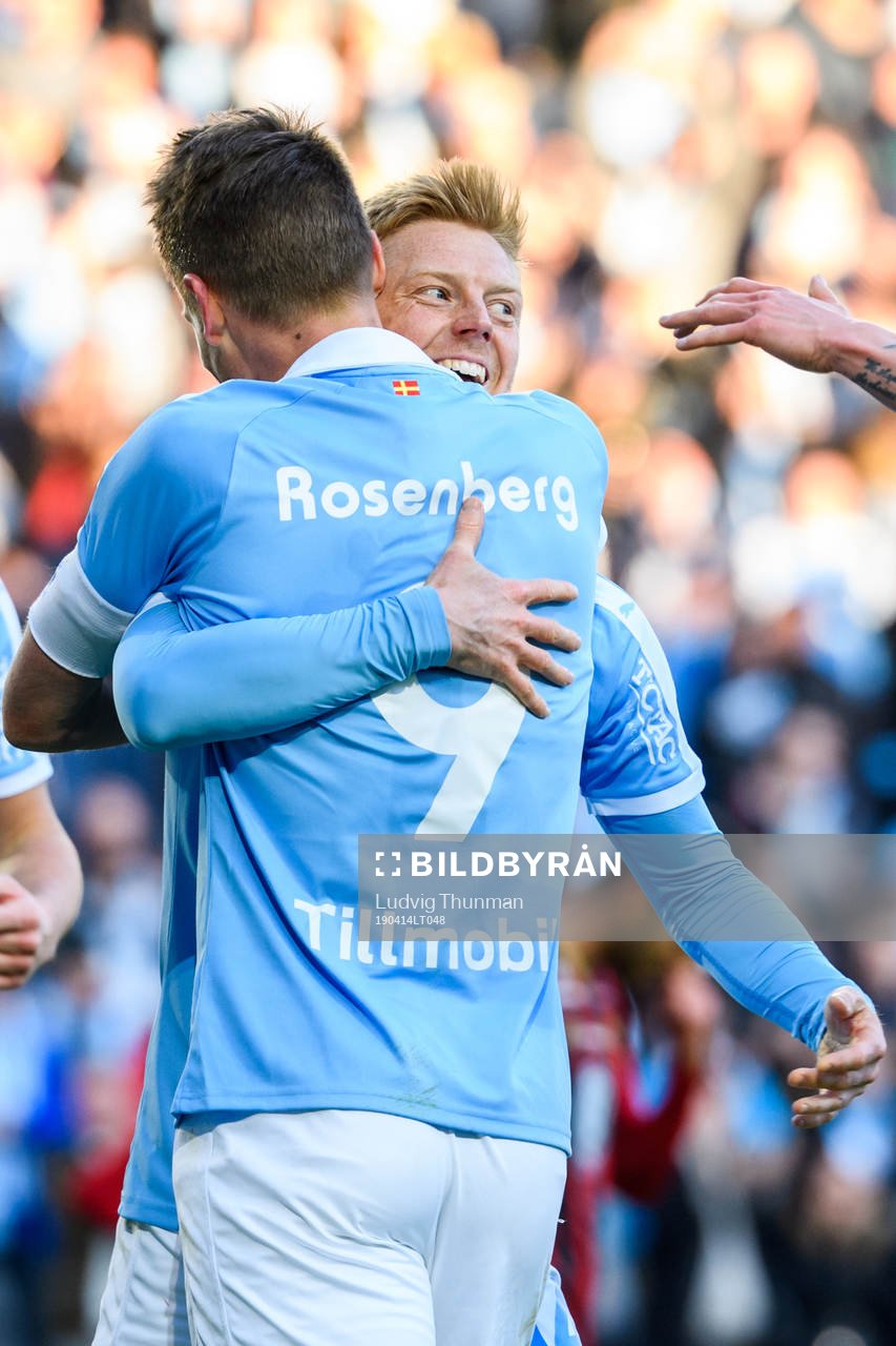 Malmö FFs Markus Rosenberg kramas om av Anders Christiansen