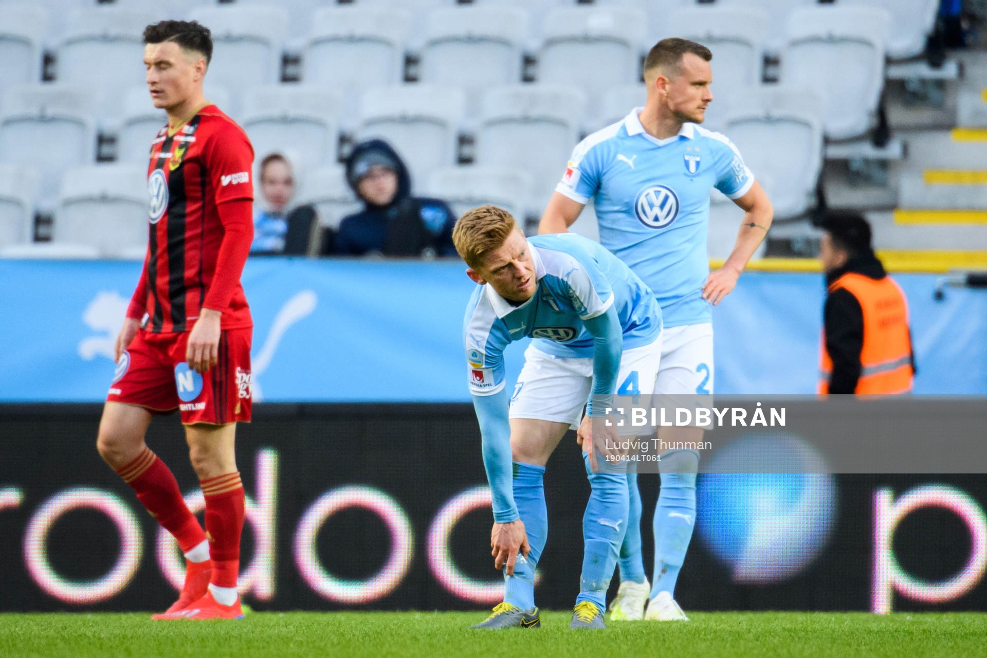Malmö FFs Anders Christiansen tar sig för benet