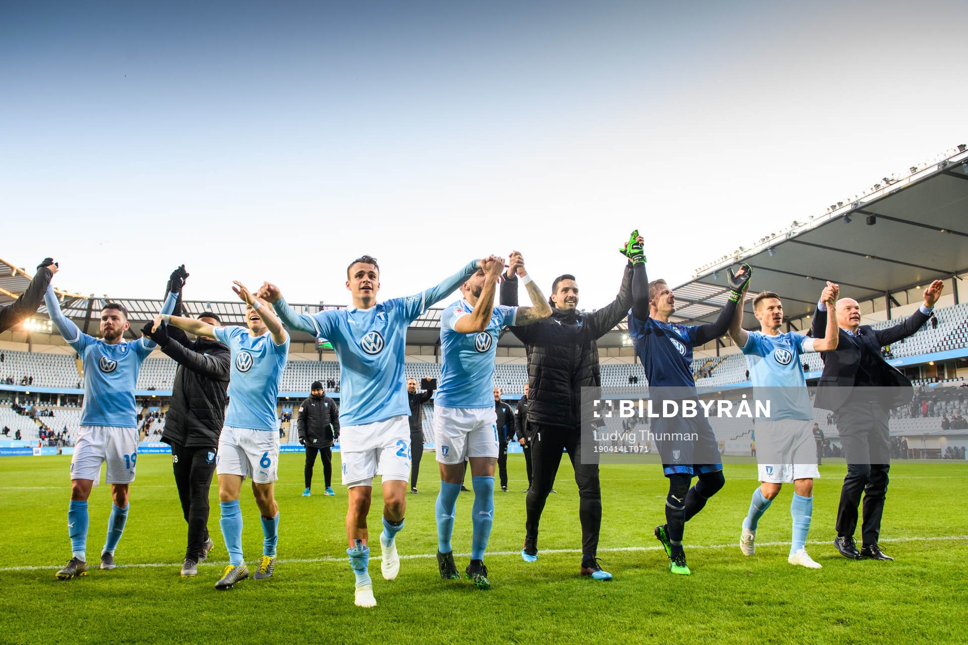 Malmö FFs spelare jublar efter fotbollsmatchen i Allsvenskan mellan Malmö FF och Östersund den 14 april 2019 i Malmö.