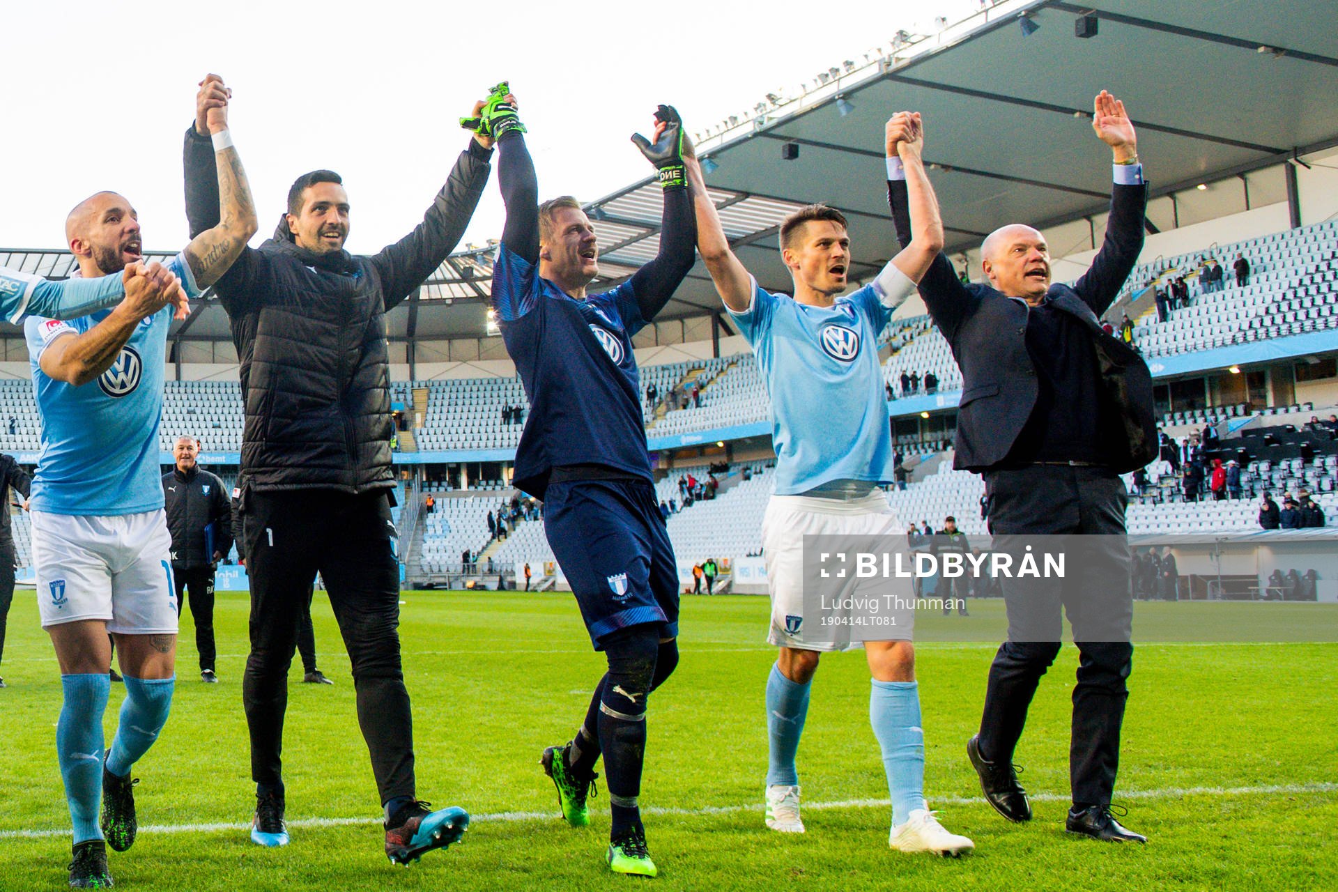 Guillermo Molins, målvakt Dusan Melicharek, Johan Dahlin, Markus Rosenberg och tränare Uwe Rösler tackar publiken efter fotbollsmatchen i Allsvenskan mellan Malmö FF och Östersund den 14 april 2019 i Malmö.