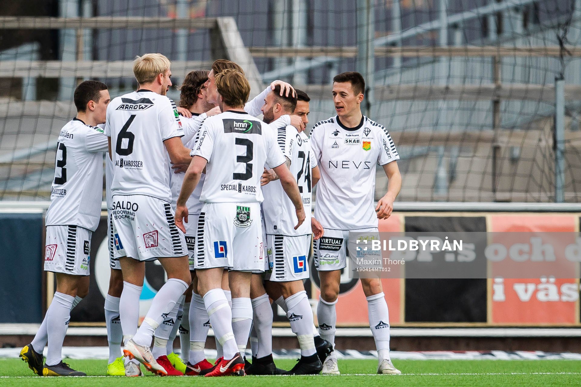 GAIS Nikola Asceric jublar med lagkamrater