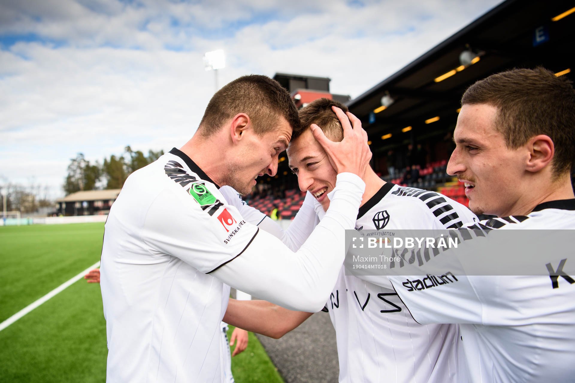 GAIS Leonard Pllana jublar med lagkamrater