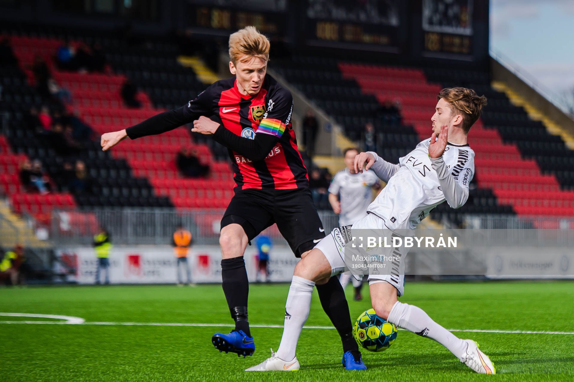 GAIS Andreas Östling och Brommapojkarnas Gustav Sandberg Magnusson under fotbollsmatchen i Superettan mellan Brommapojkarna och GAIS den 14 april 2019 i Stockholm.