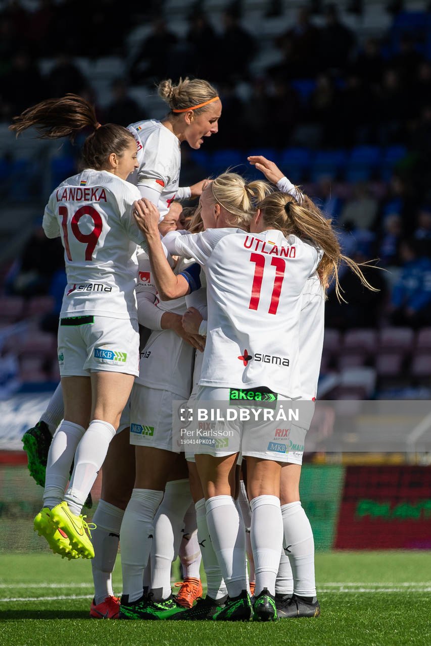 Rosengårds spelare jublar