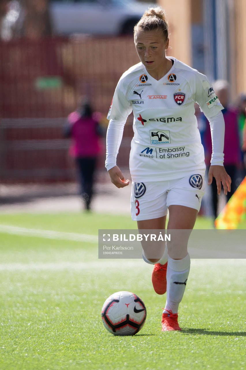 Rosengårds Hanna Bennison under fotbollsmatchen i damallsvenskan mellan Eskilstuna United och Rosengård den 14 april 2019 i Eskilstuna.