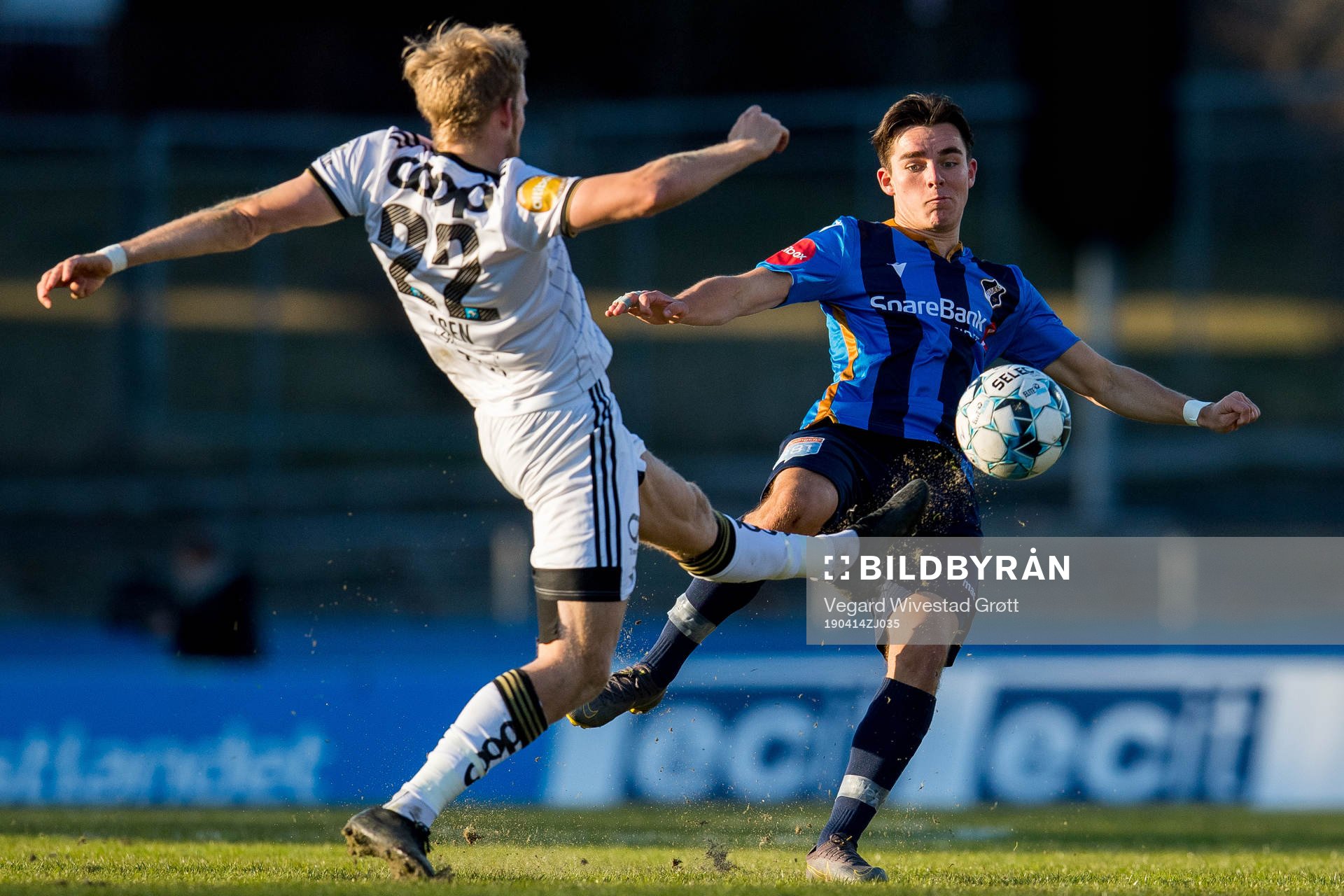 Gjermund Åsen of Rosenborg and Hugo Vegard Vetlesen of