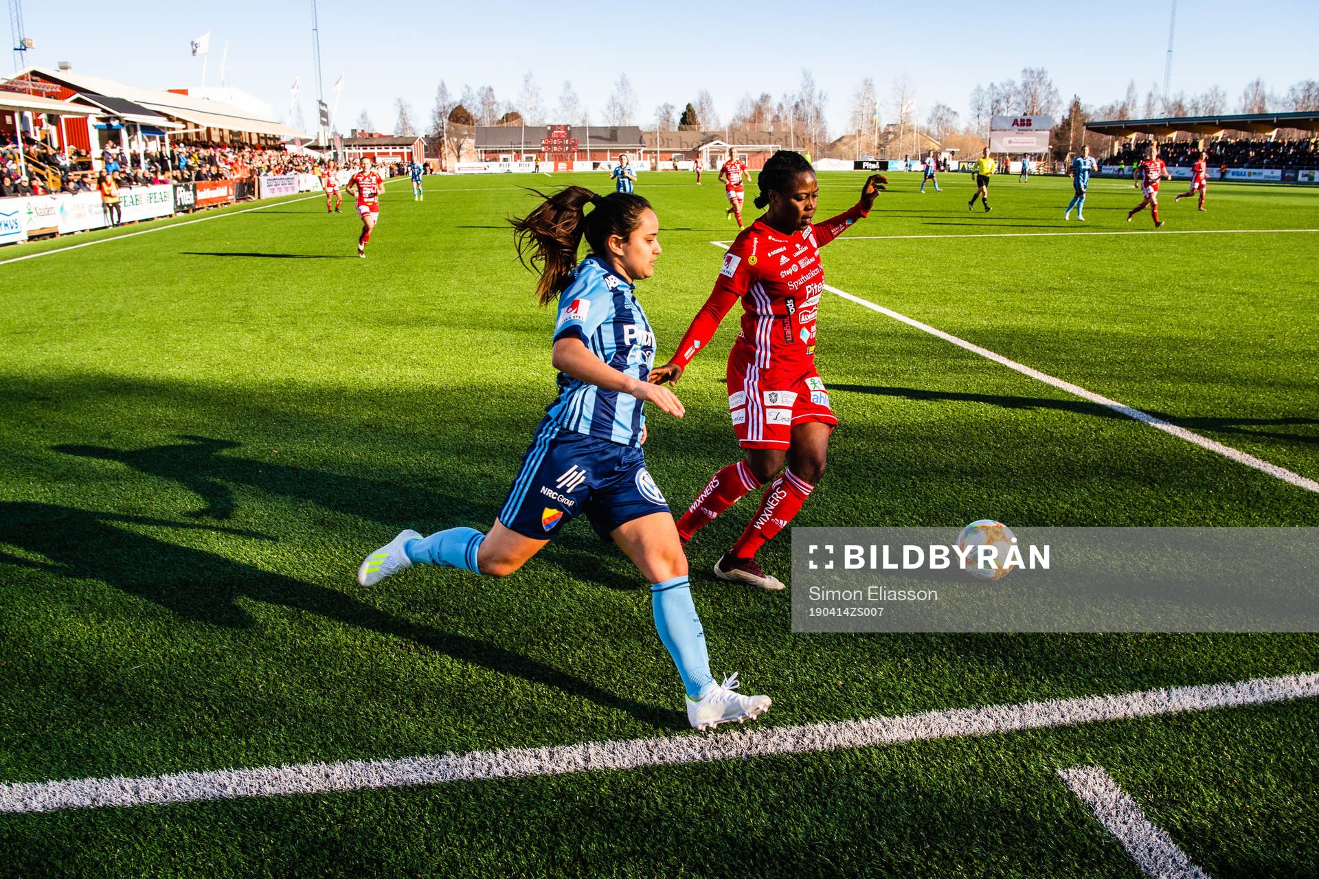 Djurgårdens Malin Diaz Pettersson och Piteås Faith Ikidi