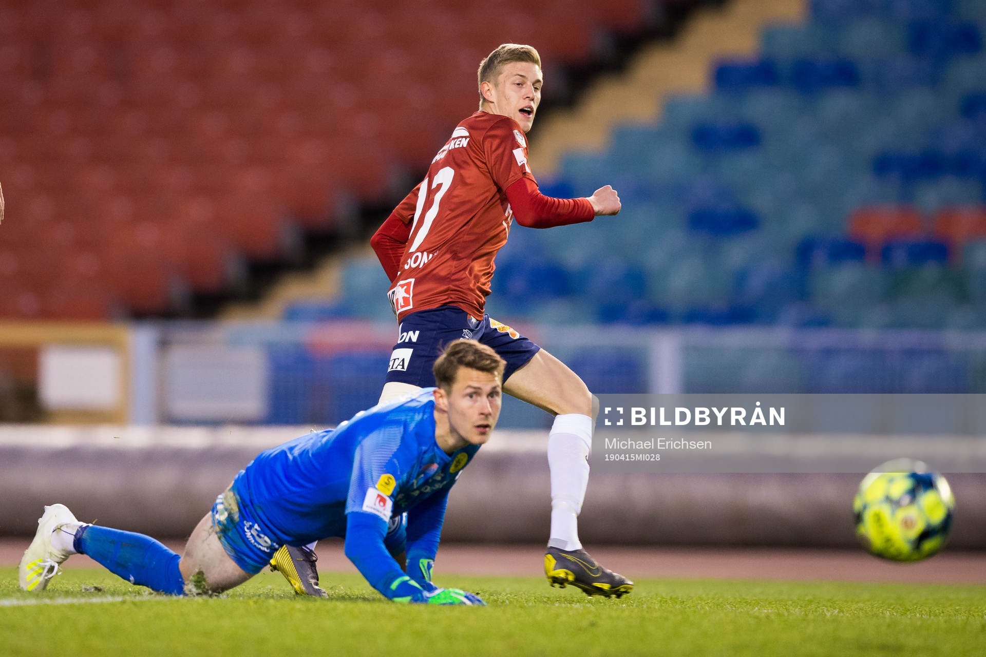 Örgrytes Alexander Bernhardsson skjuter 1-0 bakom Frejs