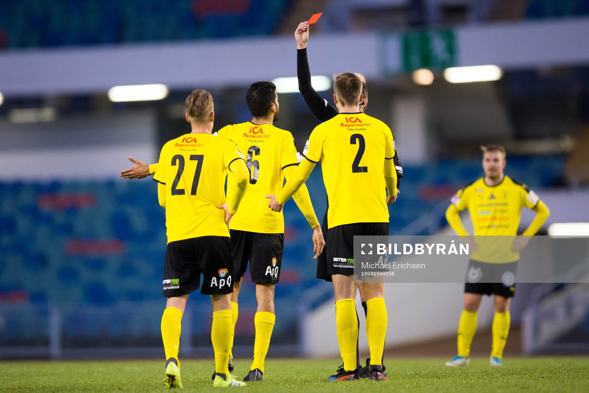 Frejs Pedro Ribeiro får rött kort