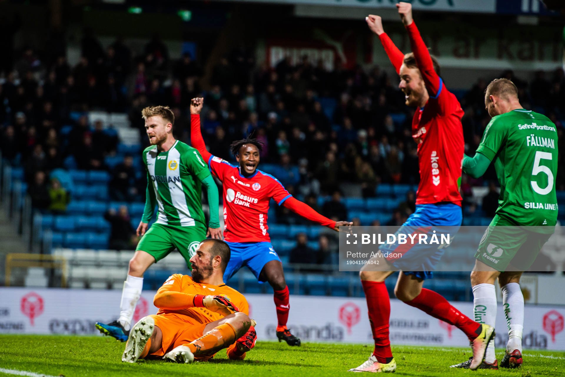 Hammarbys målvakt Gianluca Curci deppar