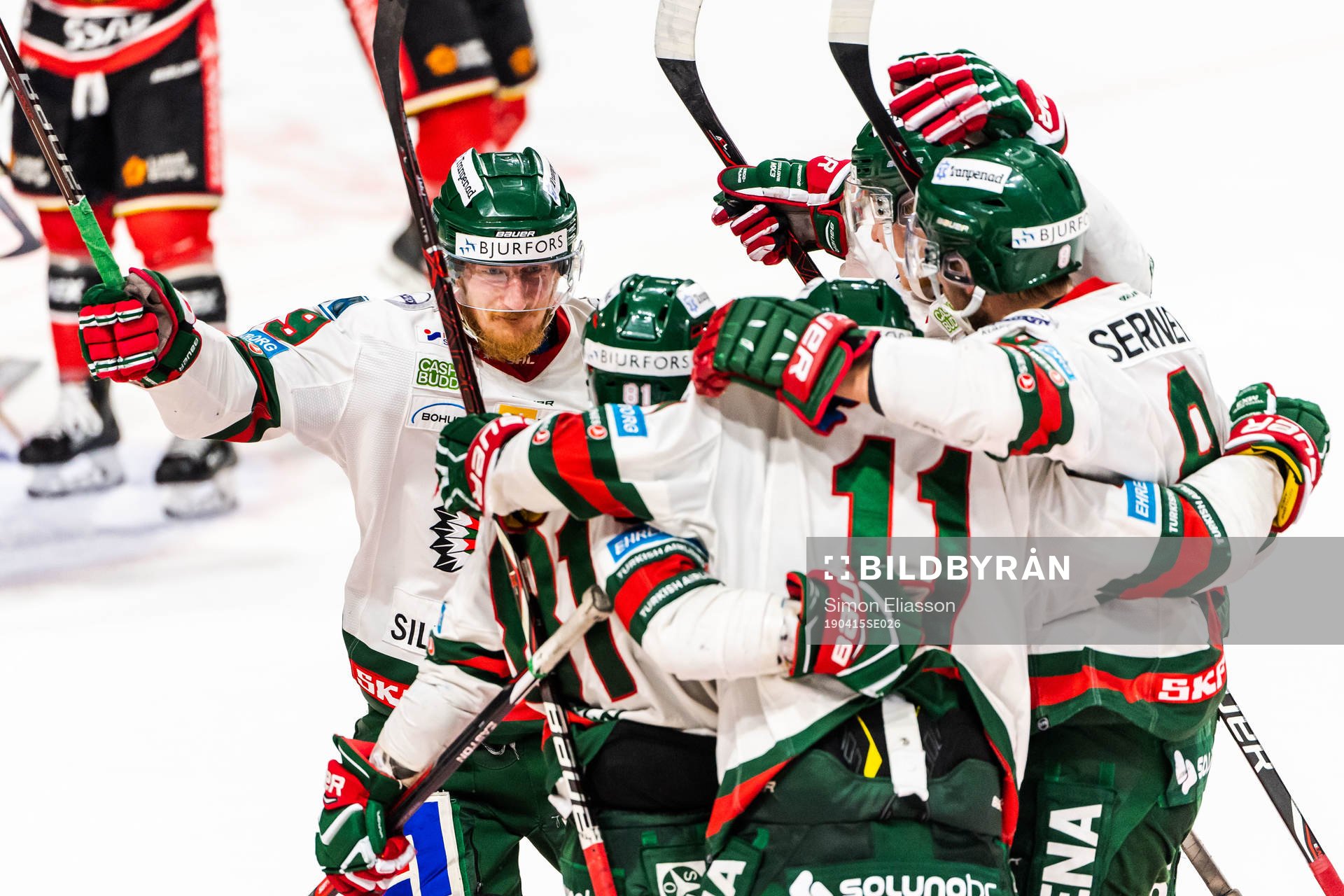 Frölundas Ryan Lasch jublar med lagkamrater