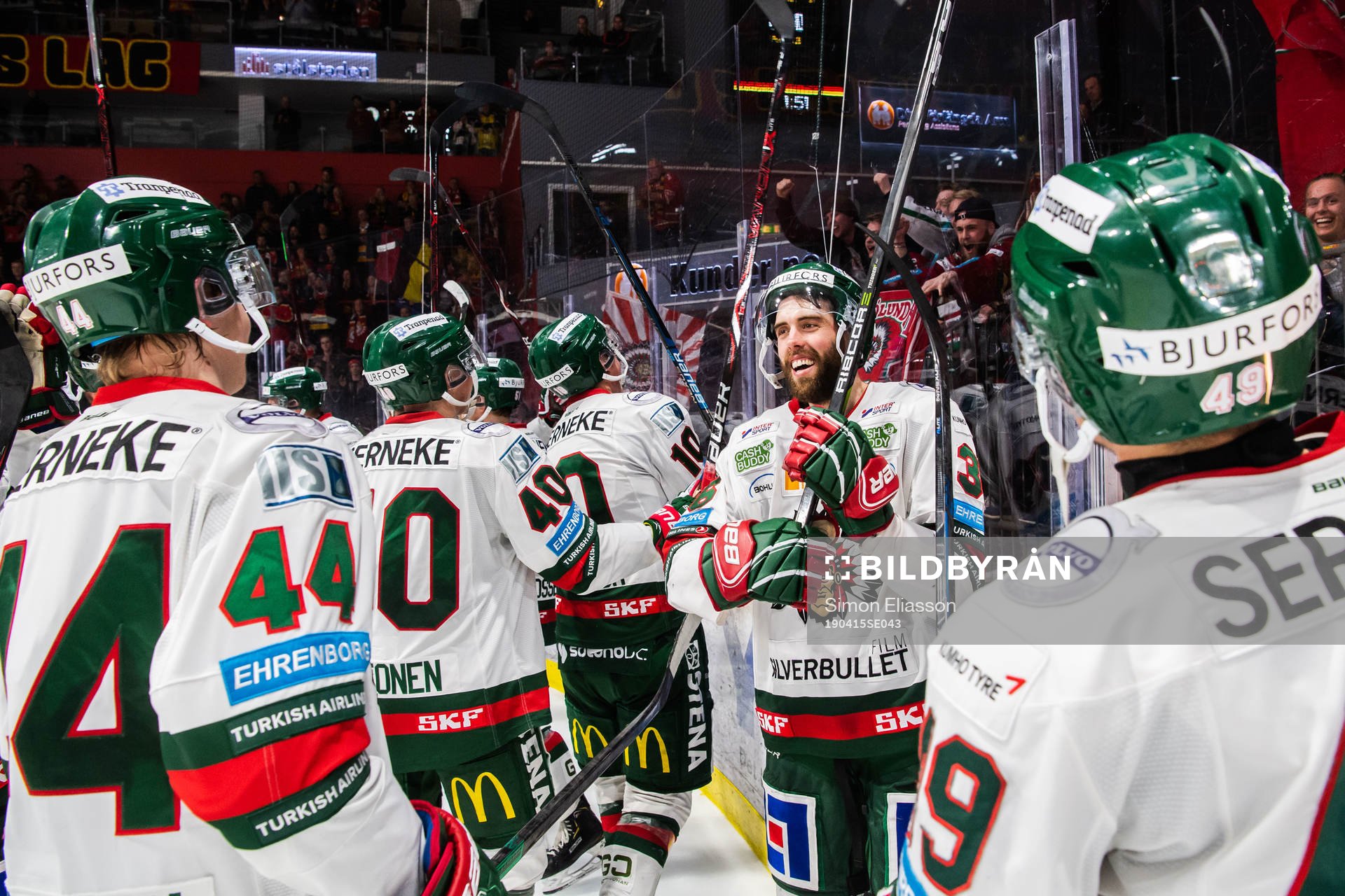 Frölundas Brandon Gormley jublar med lagkamrater