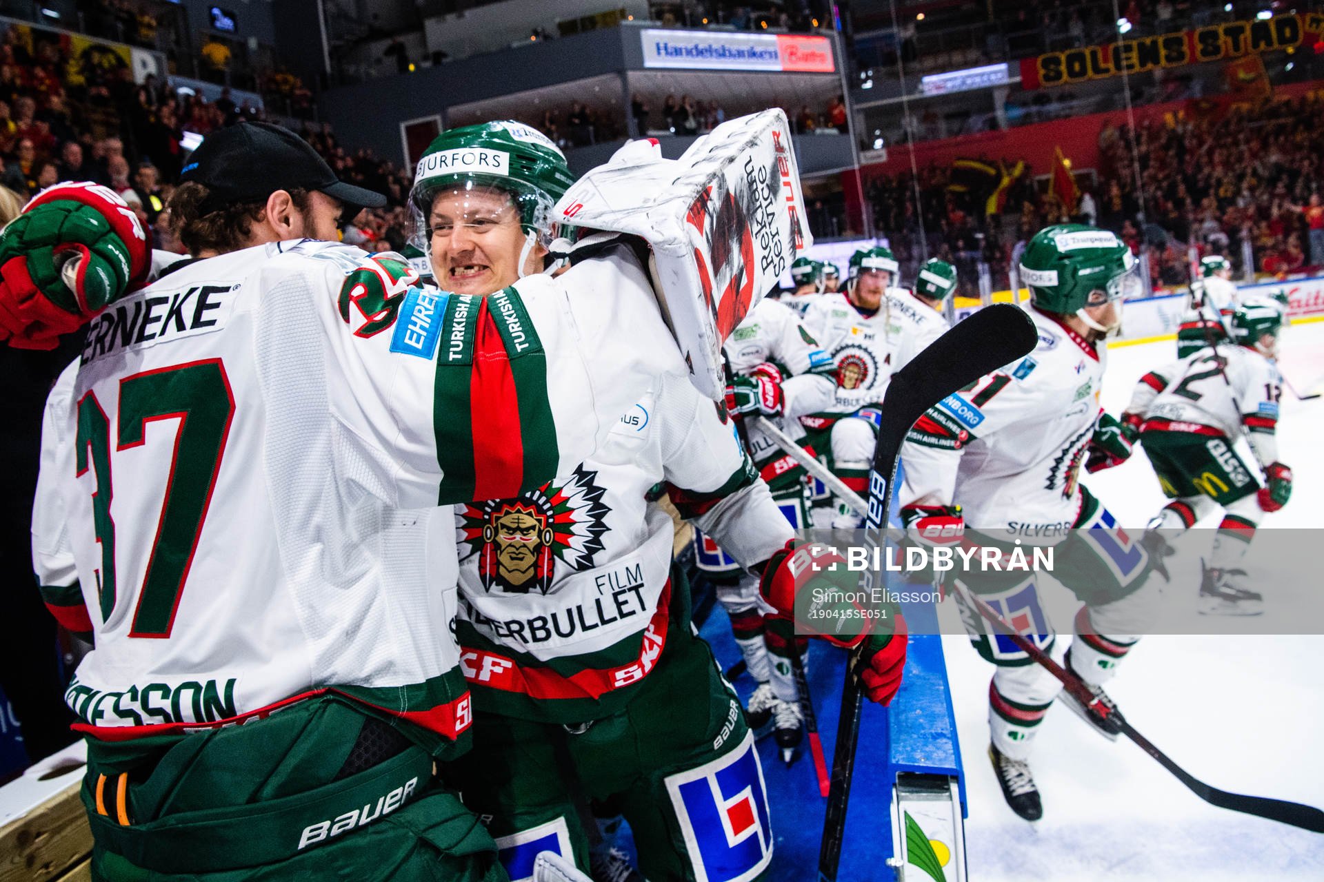 Frölundas Rhett Rakshani och målvakt Johan Gustafsson