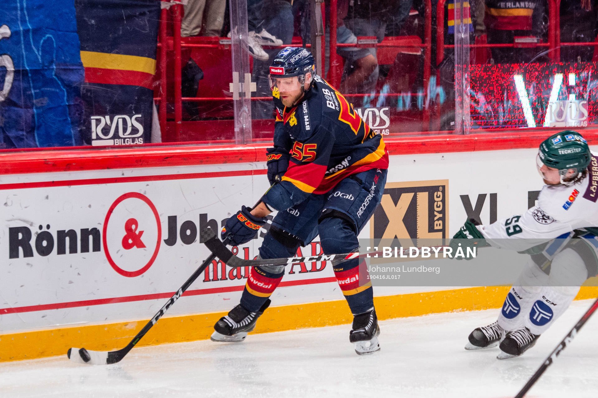 Djurgårdens Alexander Urbom och Färjestads Linus Johansson