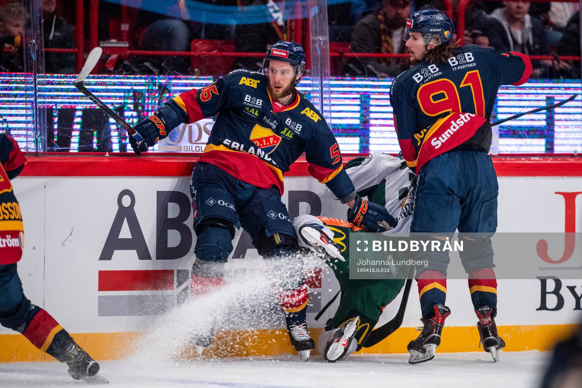 Djurgårdens Robin Norell  och Axel Jonsson Fjällby i en