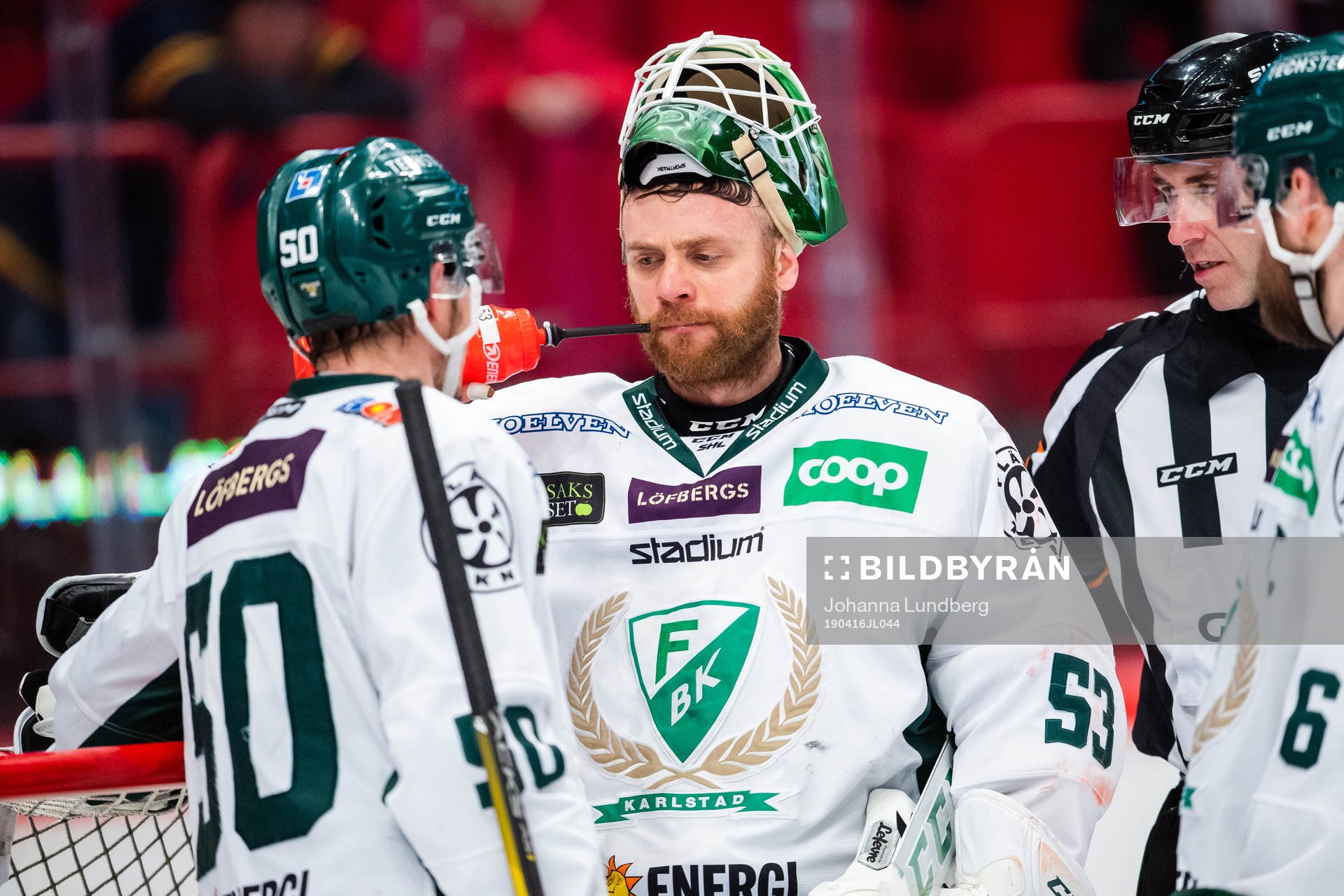 Färjestads målvakt Markus Svensson får energitillskott