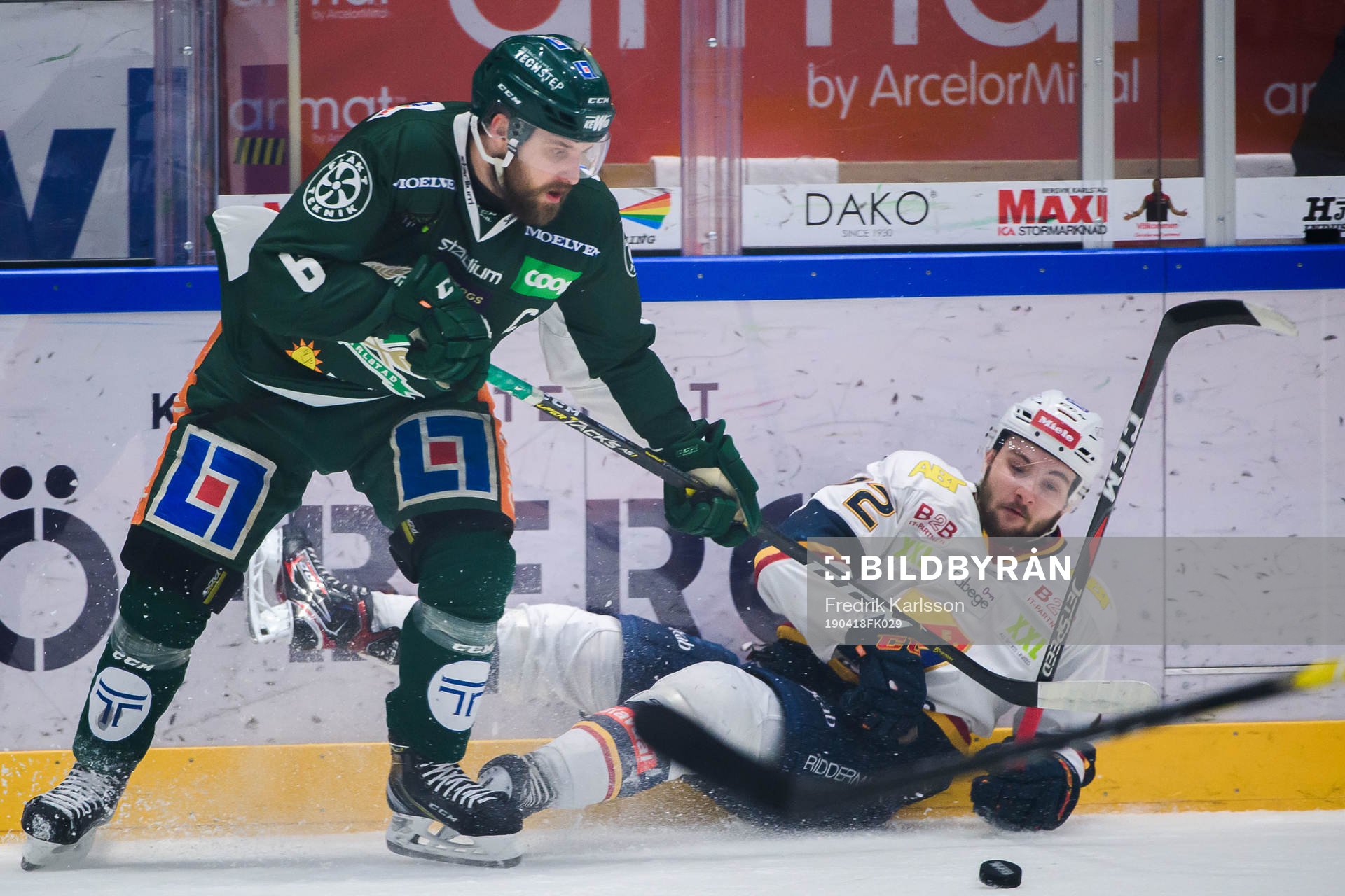 Färjestads Mikael Wikstrand och Djurgårdens Emil Bemström