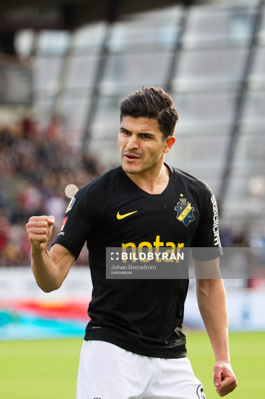 s Tarik Elyounoussi jublar