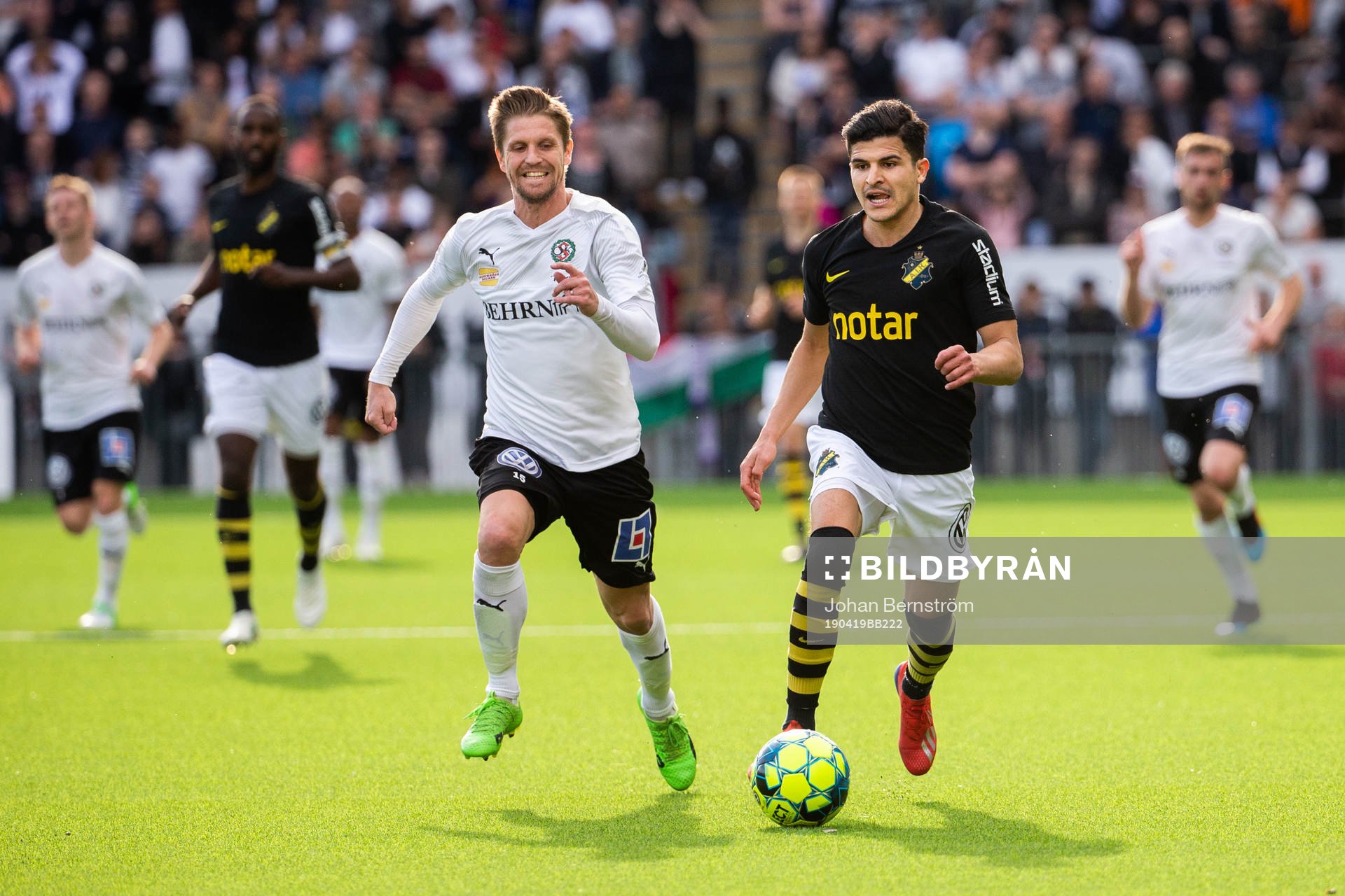 s Tarik Elyounoussi jagas av Örebros Martin Lorentzson