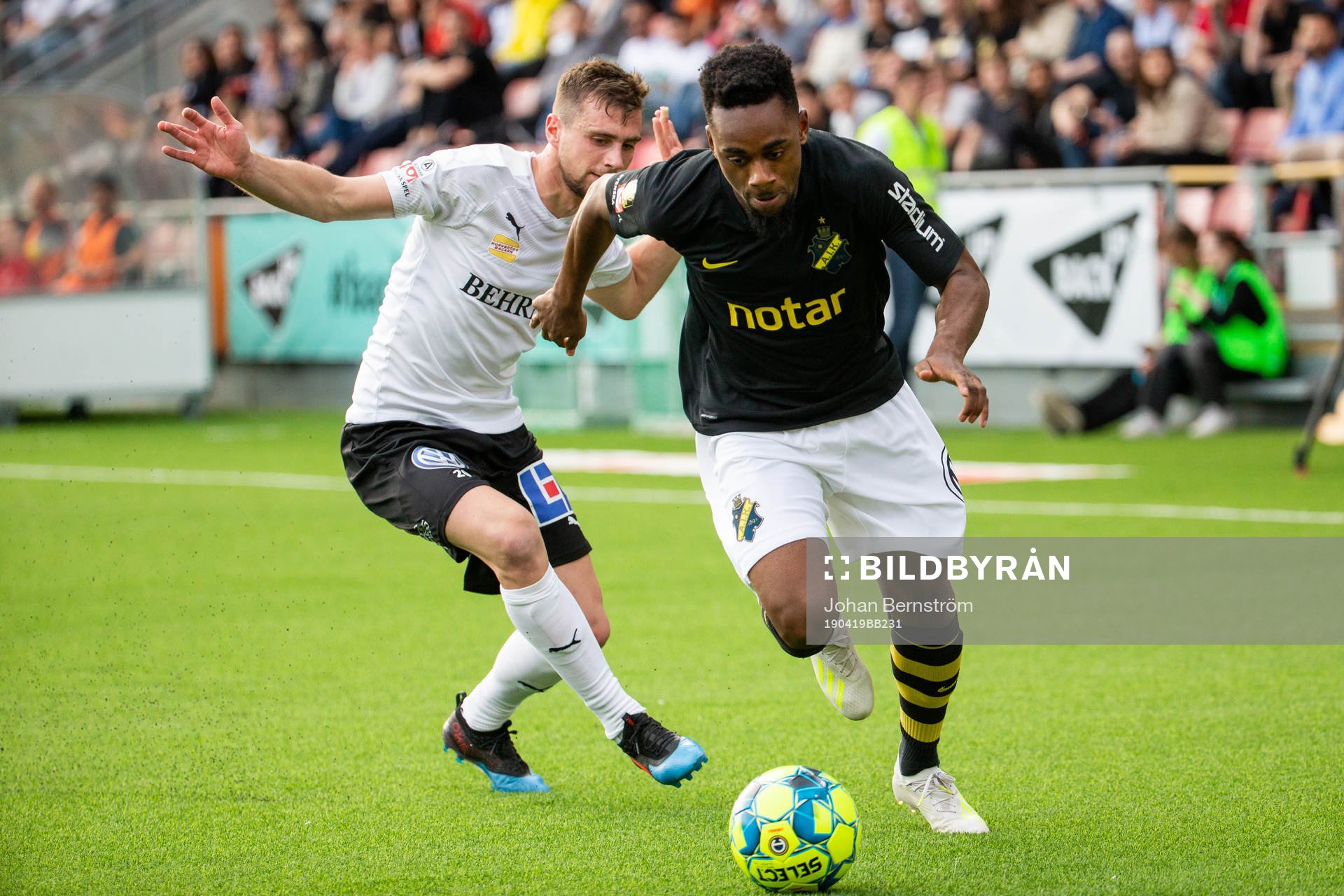 s Heradi Rashidi och Örebros Filip Rogic