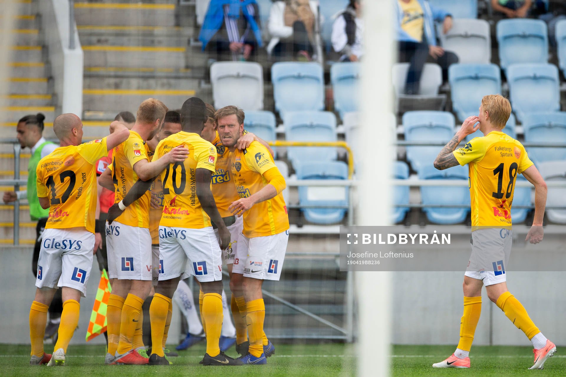Falkenbergs spelare jublar