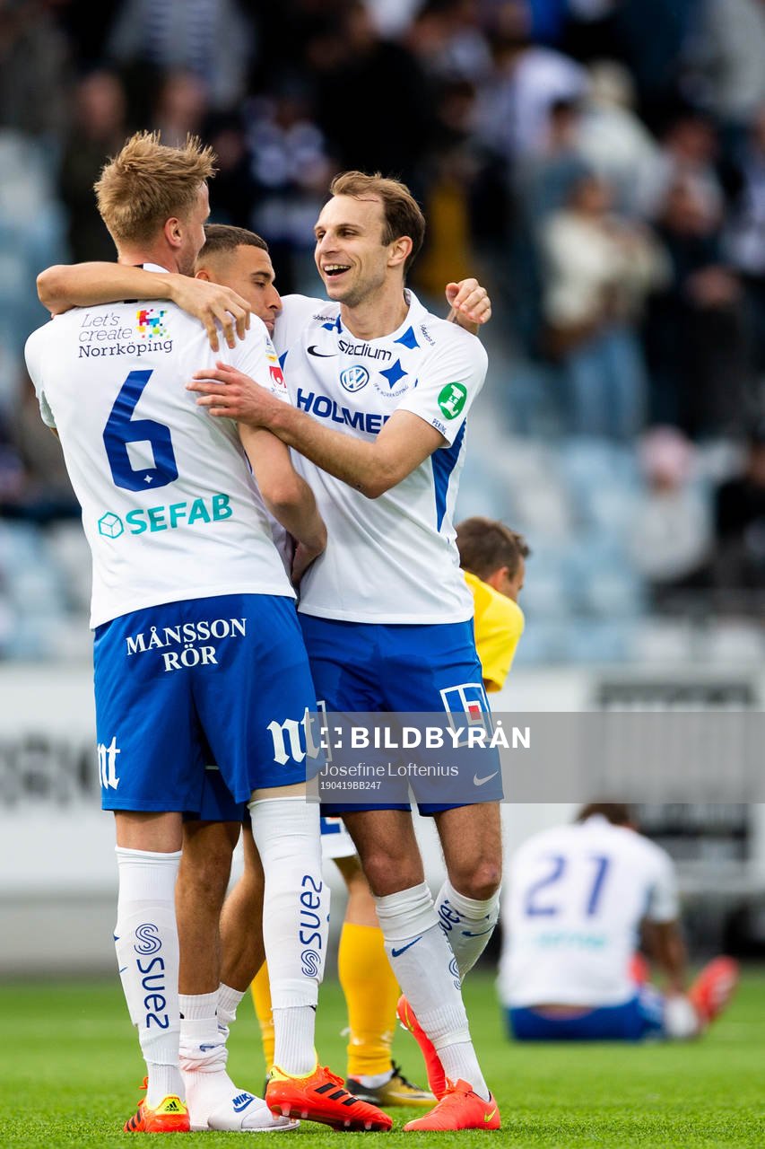 IFK Norrköpings Kasper Larsen och Jordan Larsson jublar