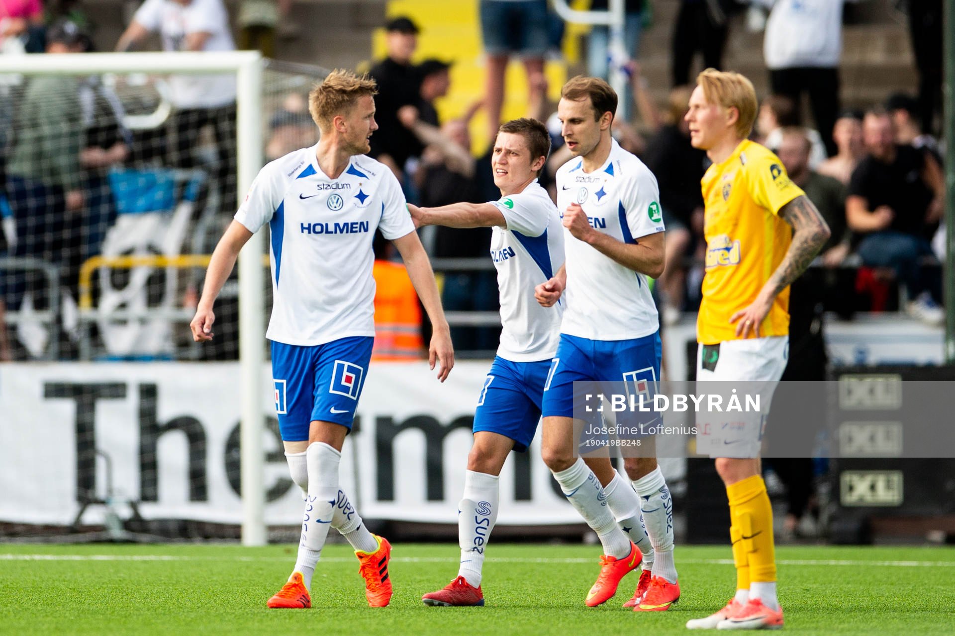 IFK Norrköpings Kasper Larsen jublar med Simon Thern