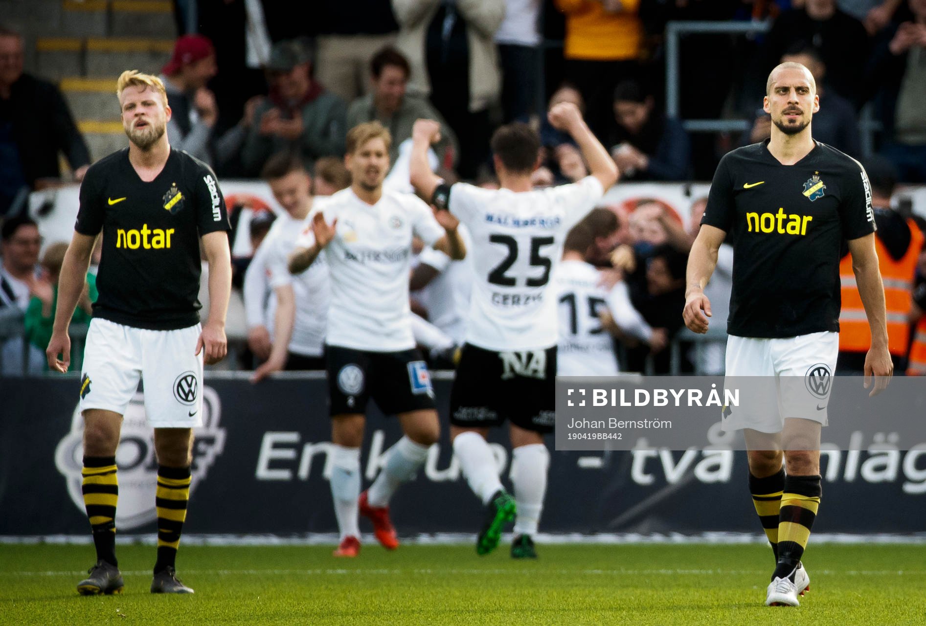 s Daniel Sundgren och Panajotis Dimitriadis deppar vid