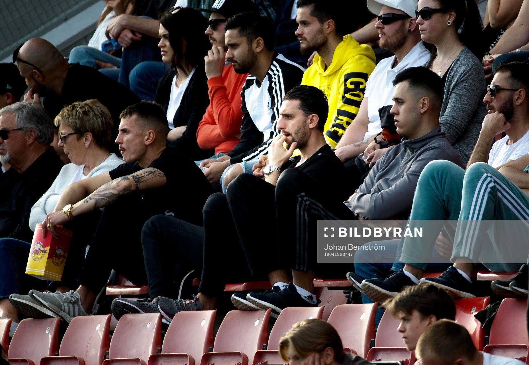 Örebros Egon Mehmeti på läktaren under fotbollsmatchen i Allsvenskan mellan Örebro och AIK den 19 april 2019 i Örebro.