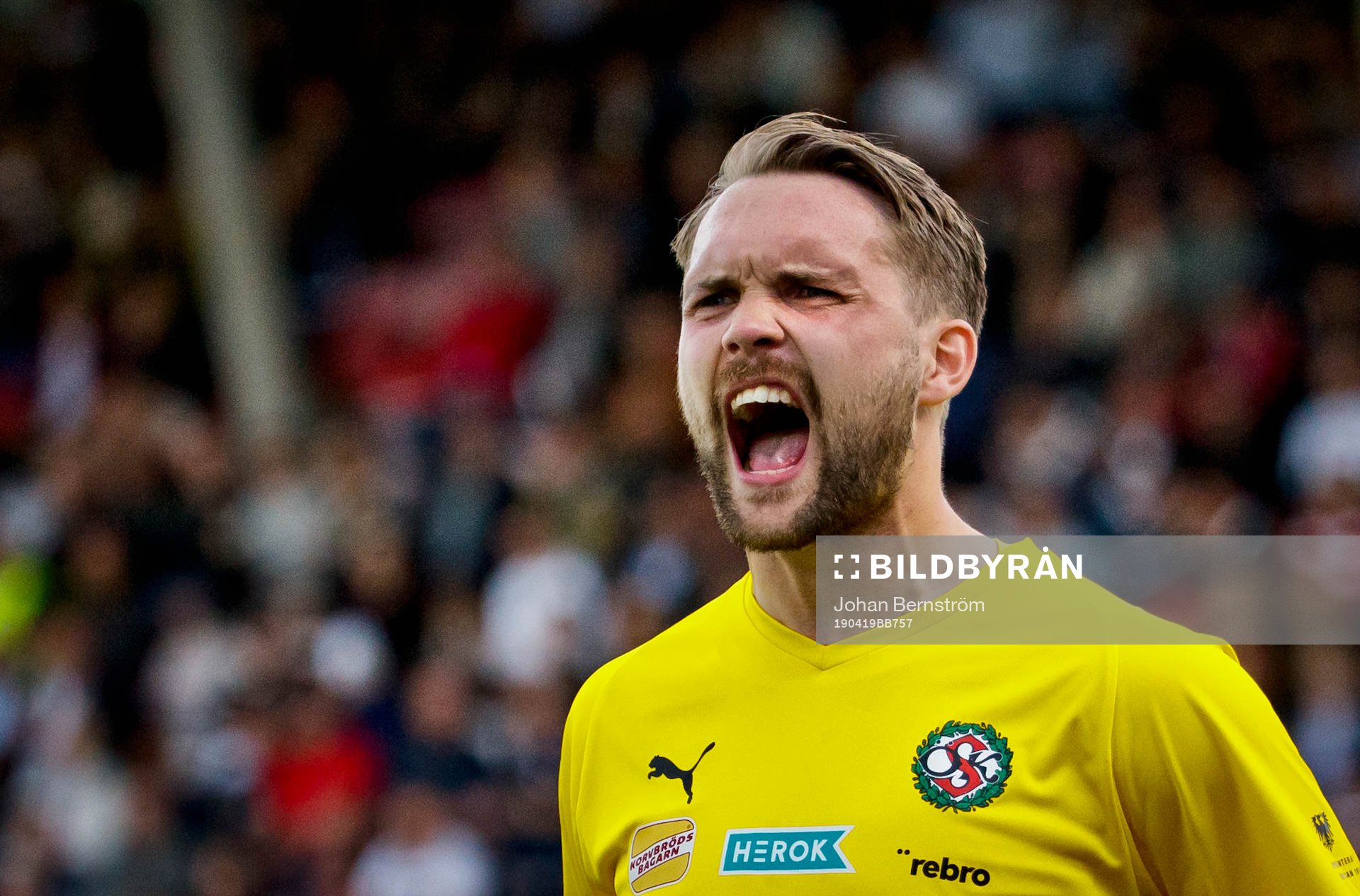 Örebros målvakt Oscar Jansson jublar