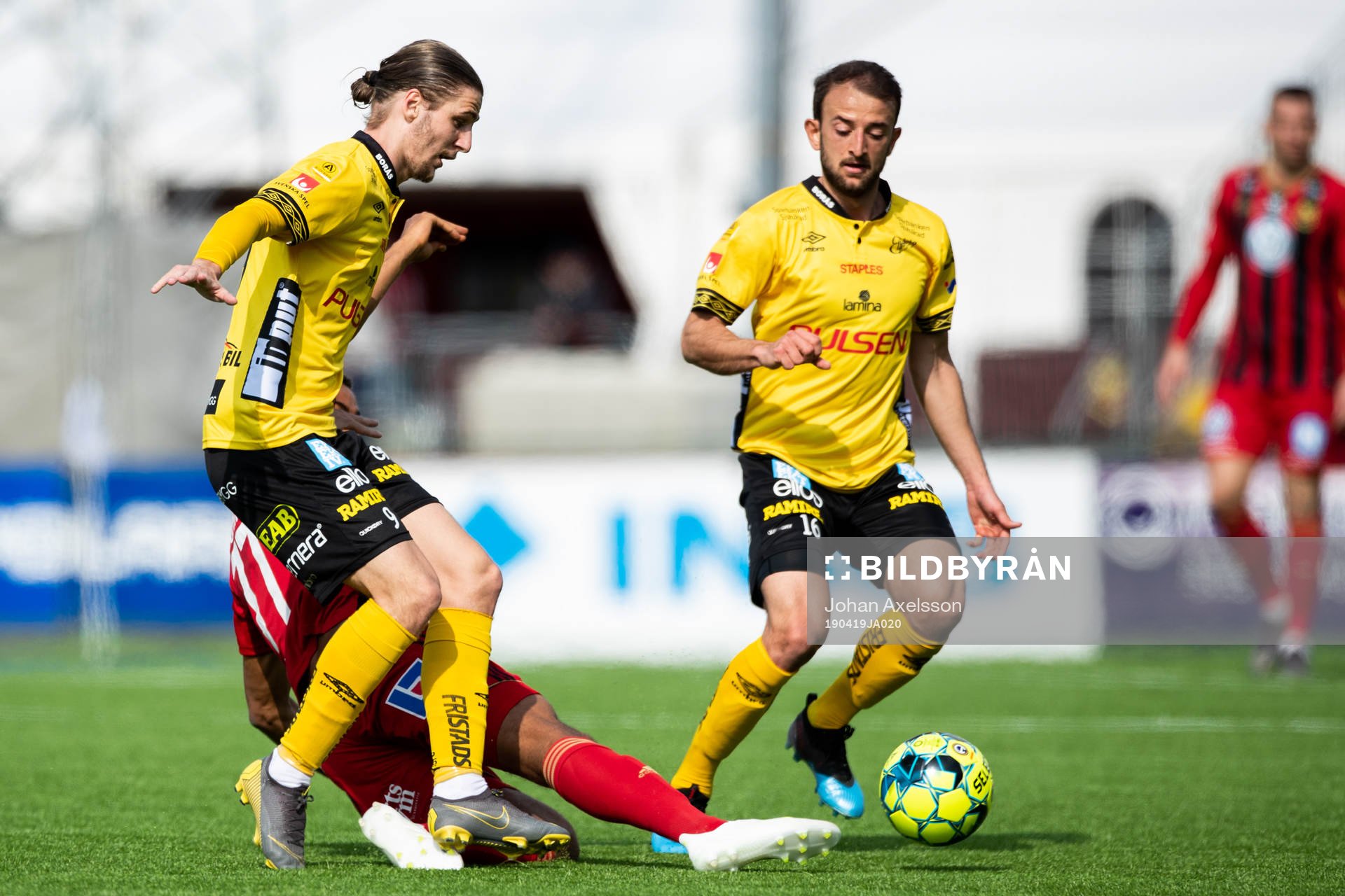 Elfsborgs Pawel Cibicki och Robert Gojani mot Östersunds