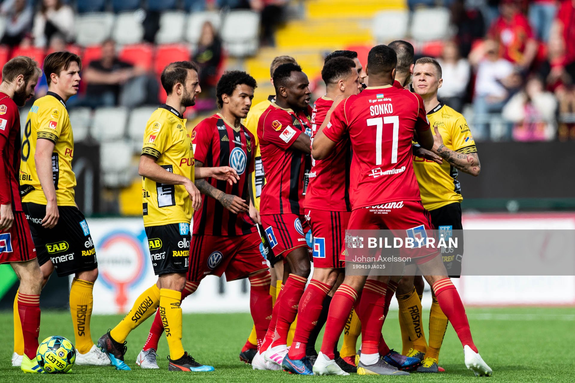 Östersunds Noah Sonko Sundberg och Elfsborgs Samuel