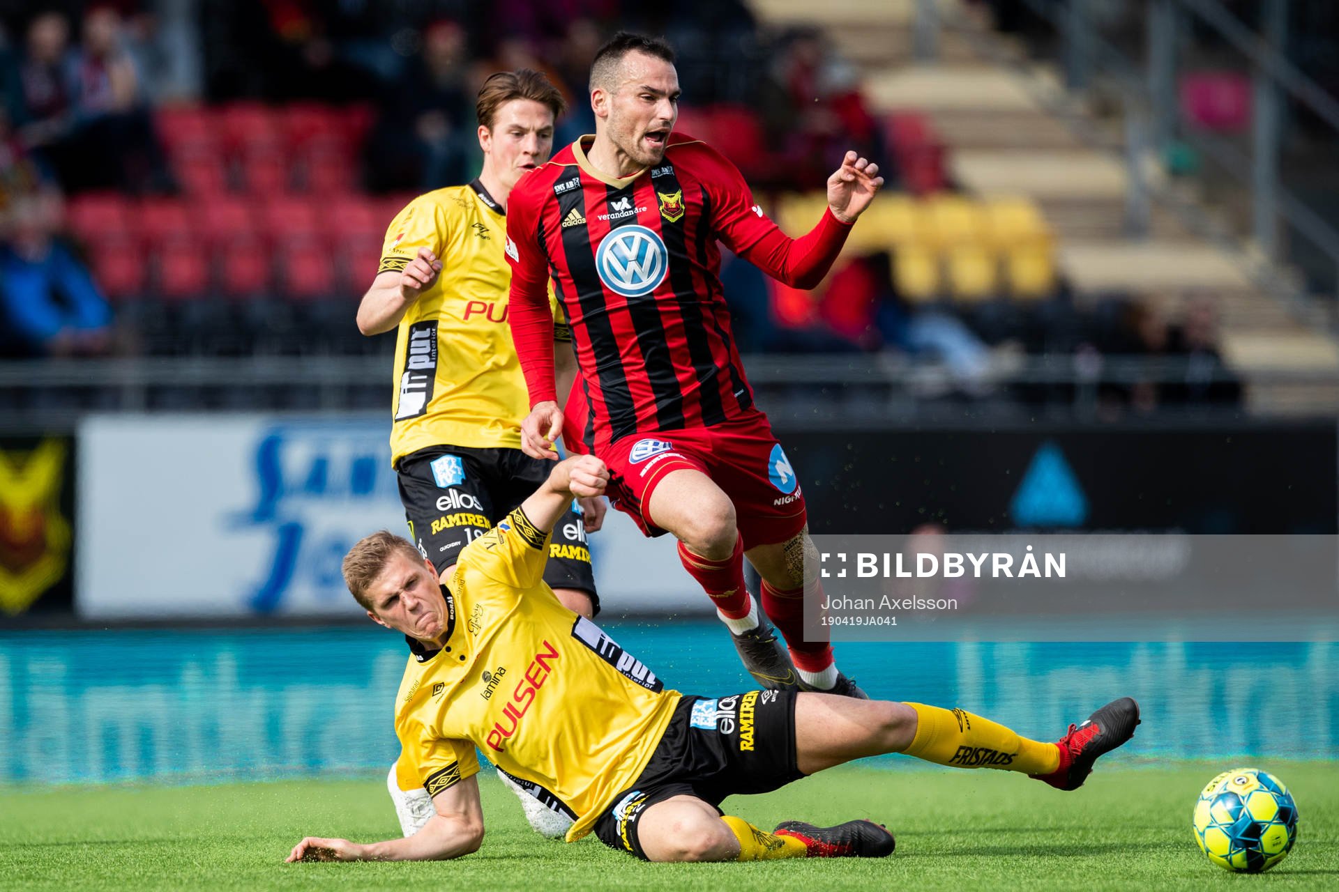 Elfsborgs Joakim Nilsson och Östersunds Dino Islamovic