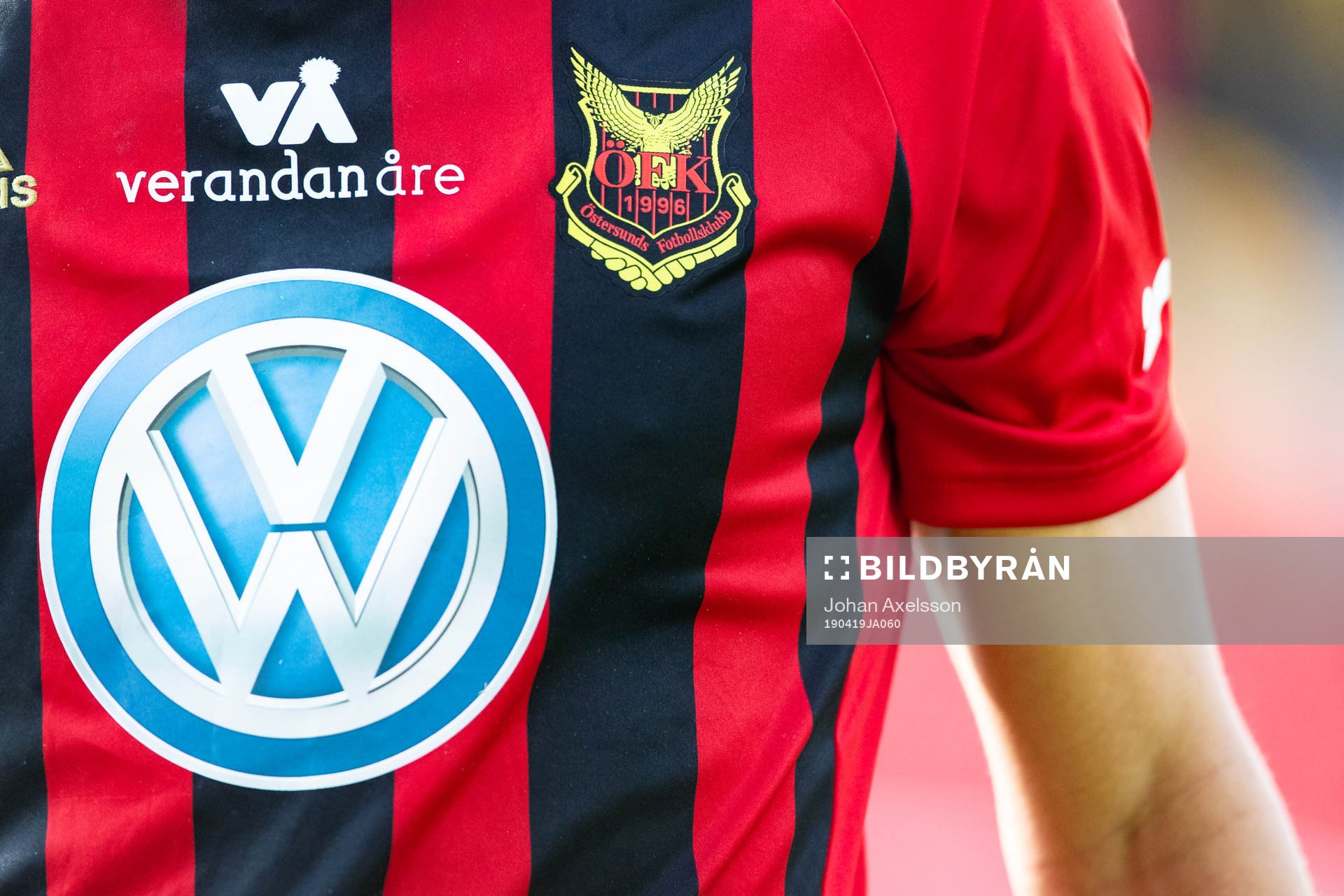 Östersunds klubbmärke på tröjan