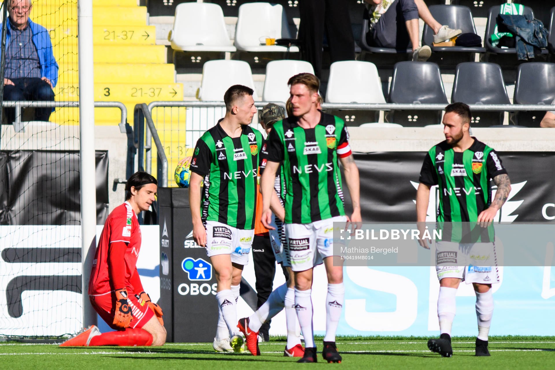 GAIS målvakt Damir Mehic och spelare deppar