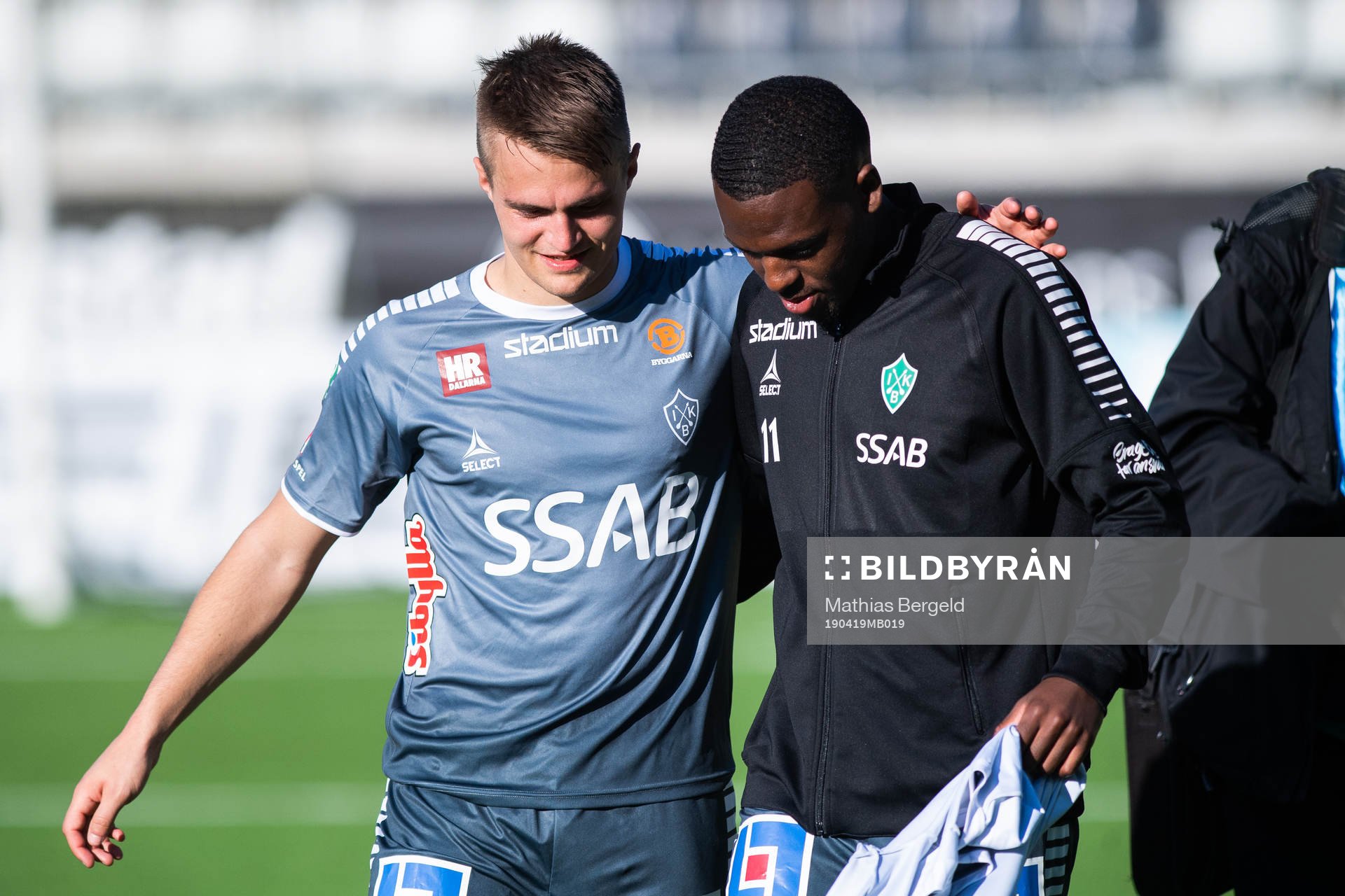 Brages Benjamin Hjertstrand och Christian Kouakou jublar