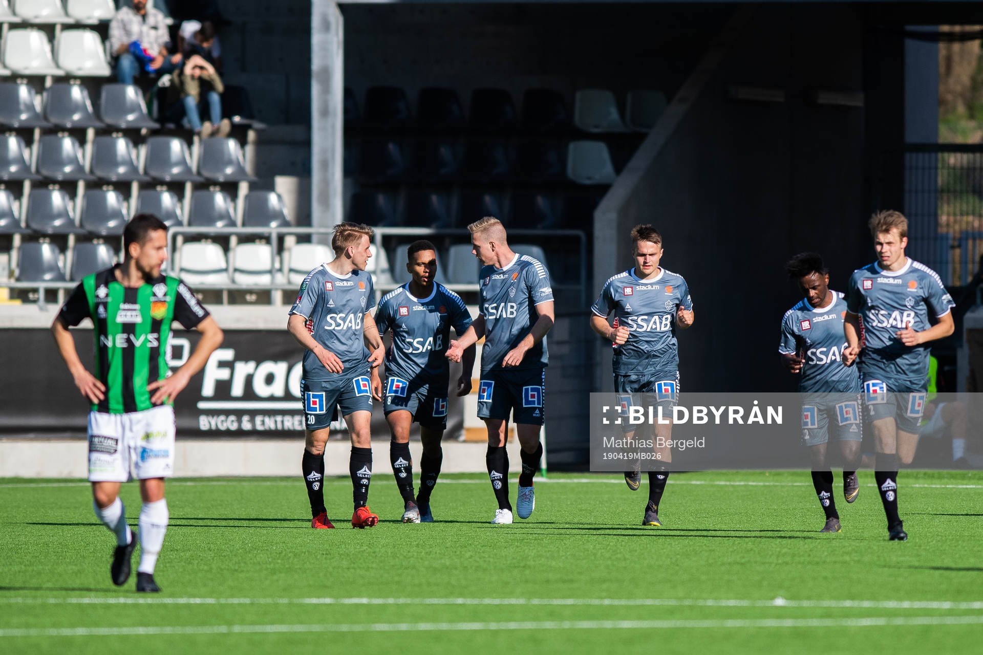 Brages spelare jublar
