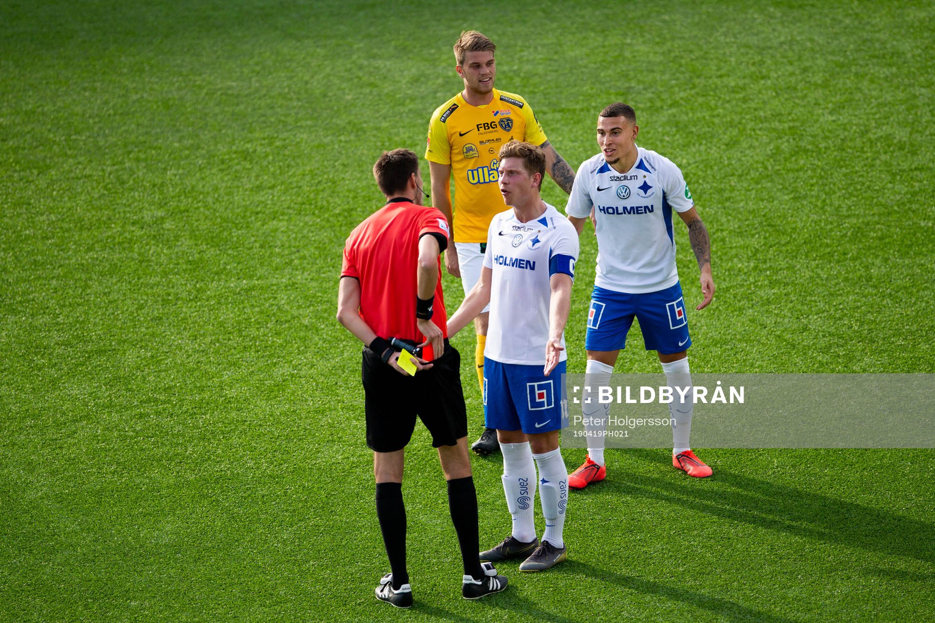 IFK Norrköpings Jordan Larsson får sitt andra gula kort