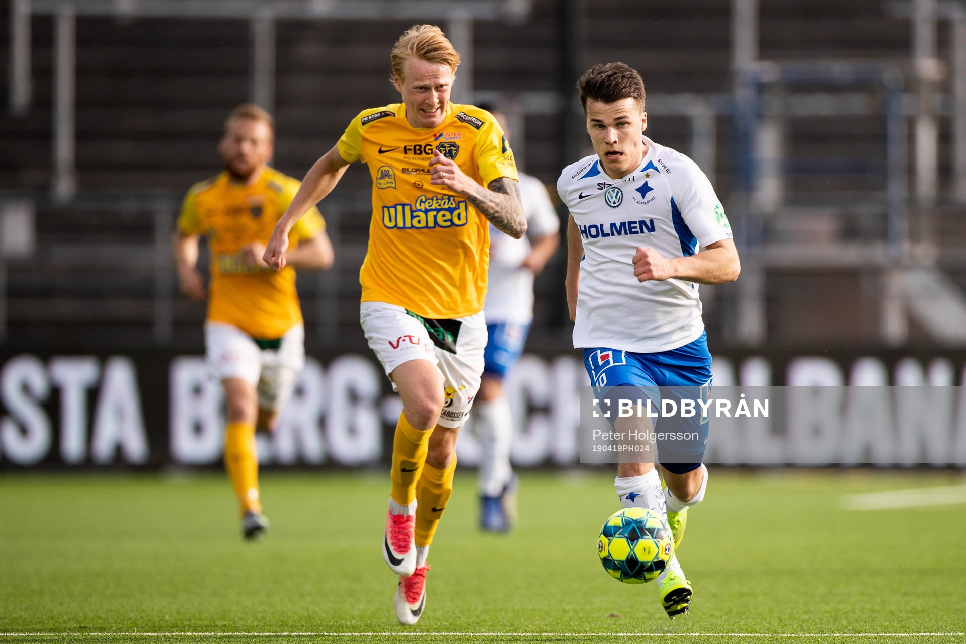 Falkenbergs Jacob Ericsson och IFK Norrköpings Simon Skrabb