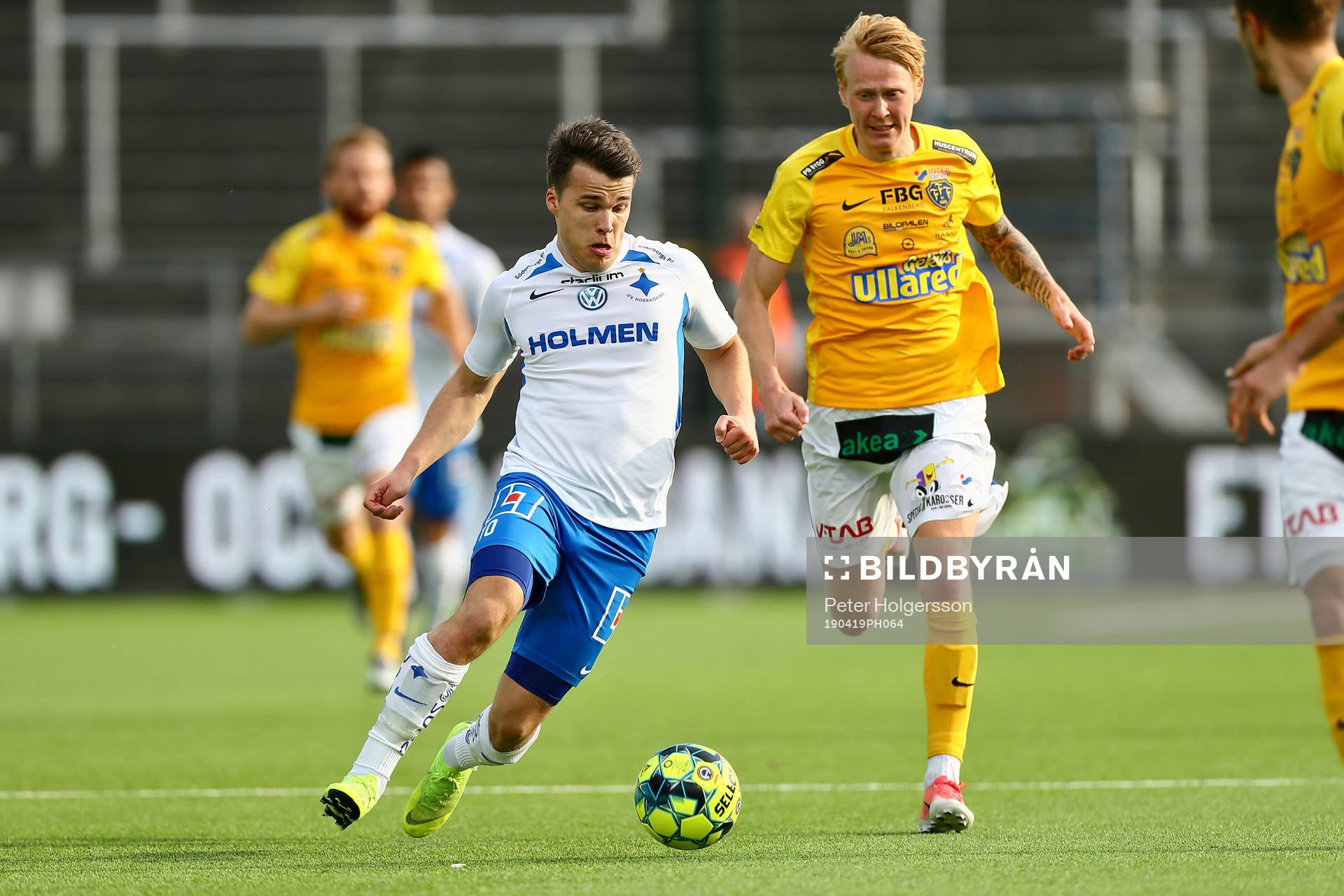 Falkenbergs Jacob Ericsson och IFK Norrköpings Simon Skrabb