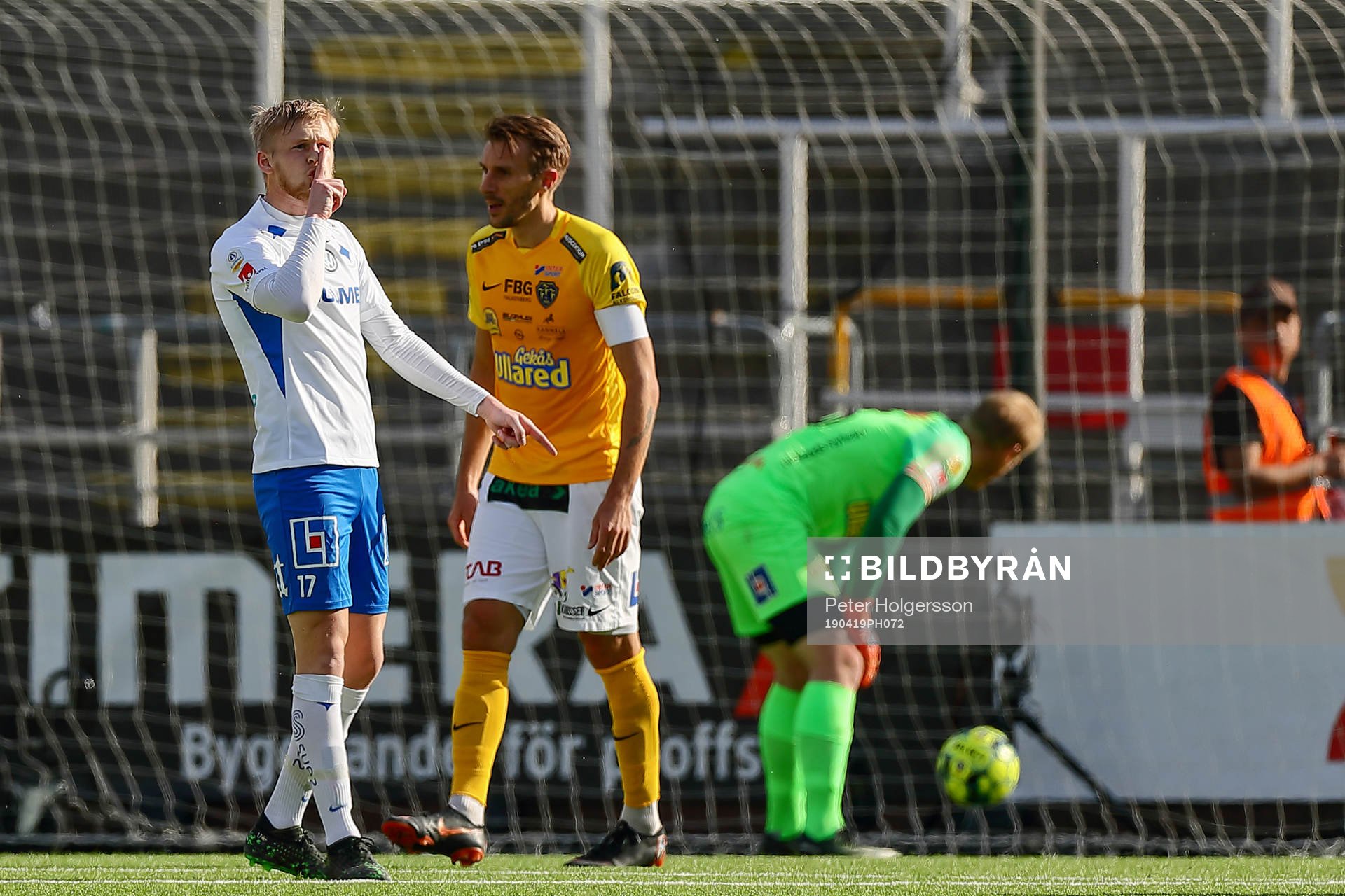 IFK Norrköpings Kalle Holmberg jublar och Falkenbergs