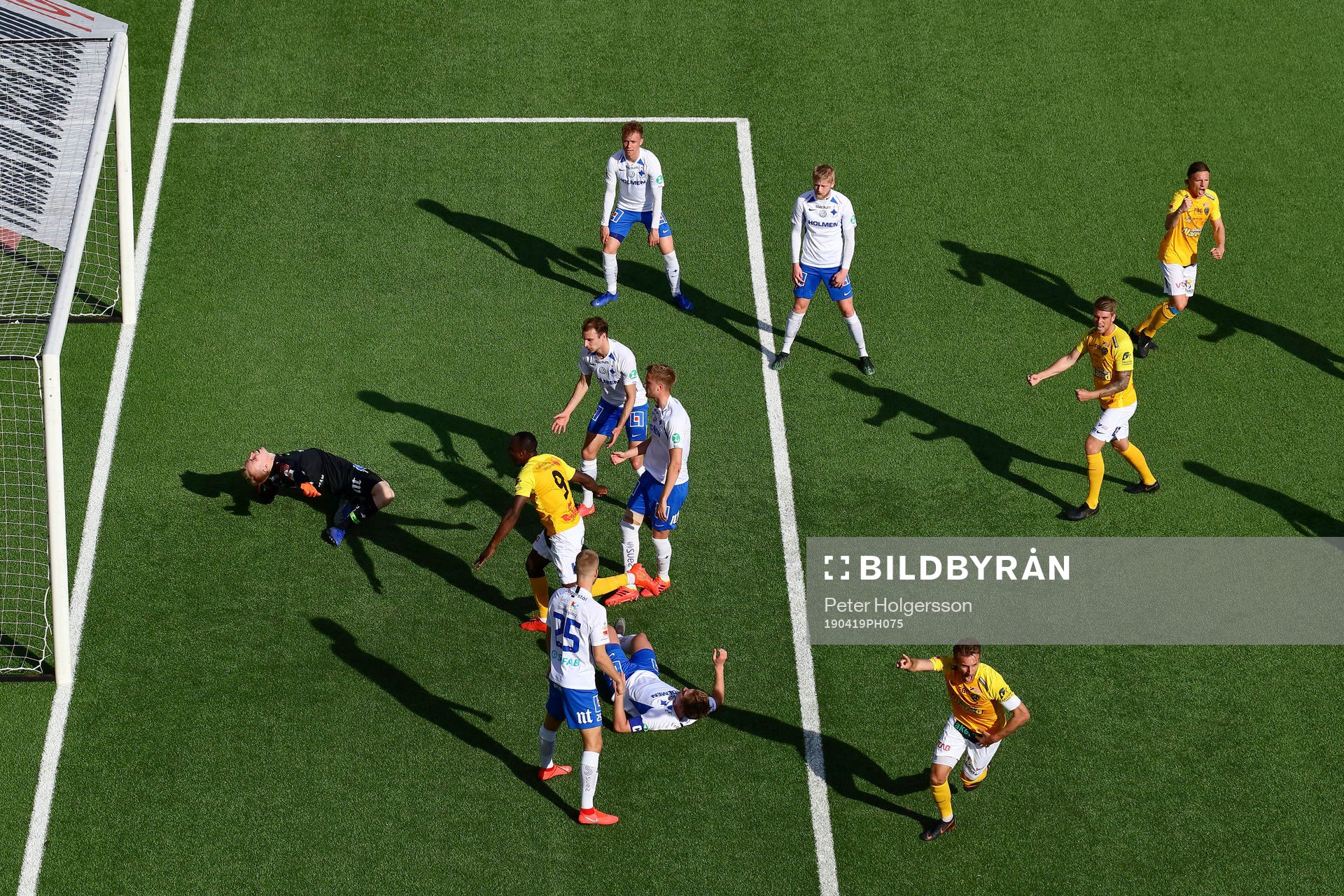 Självmål 1-1 av IFK Norrköpings Kasper Larsen förbi