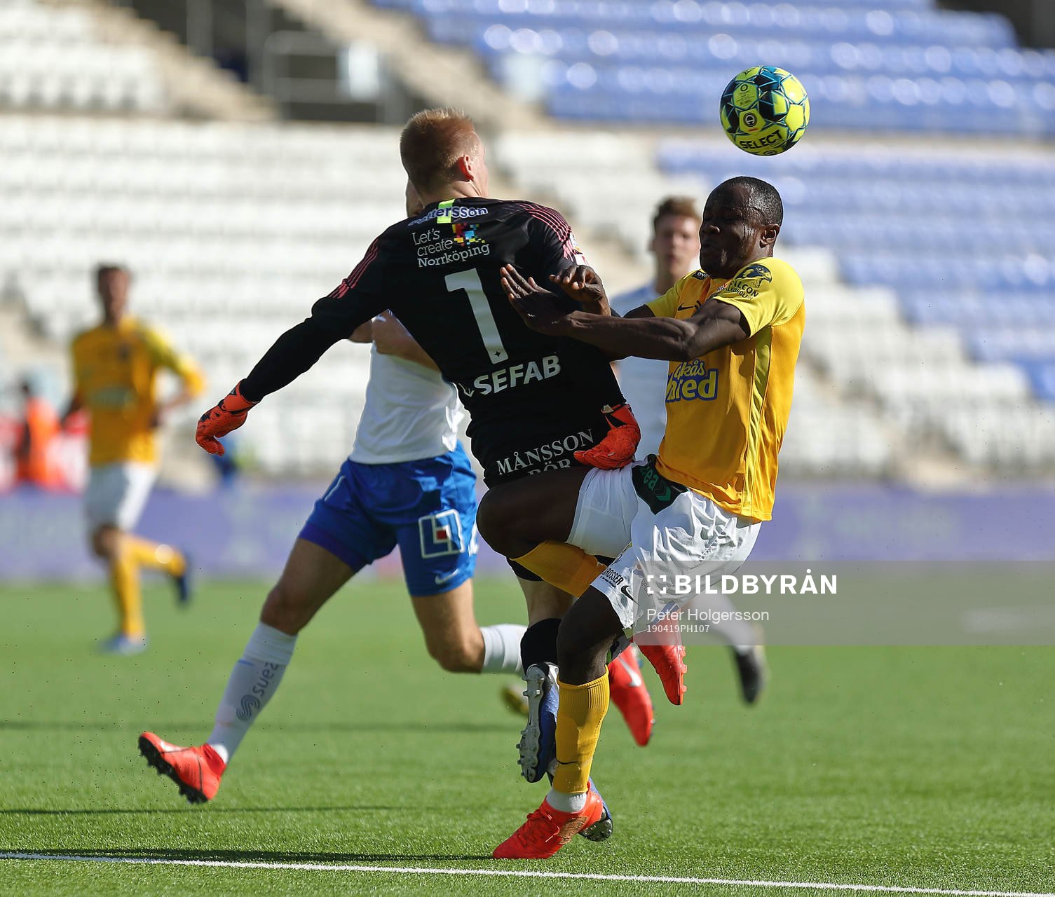IFK Norrköpings målvakt Isak Pettersson och Falkenbergs
