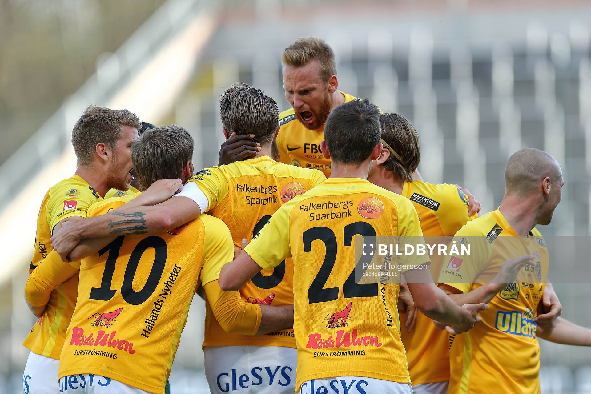Falkenbergs spelare jublar