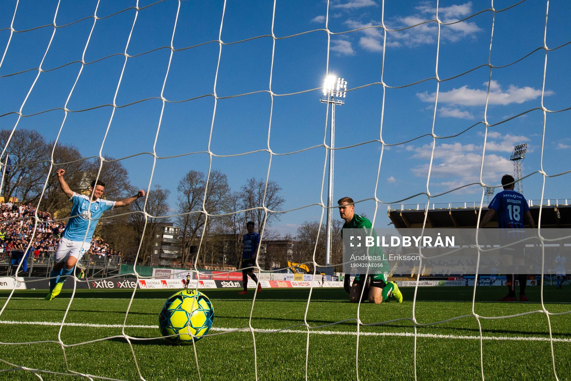 Sirius målvakt Lukas Jonsson deppar